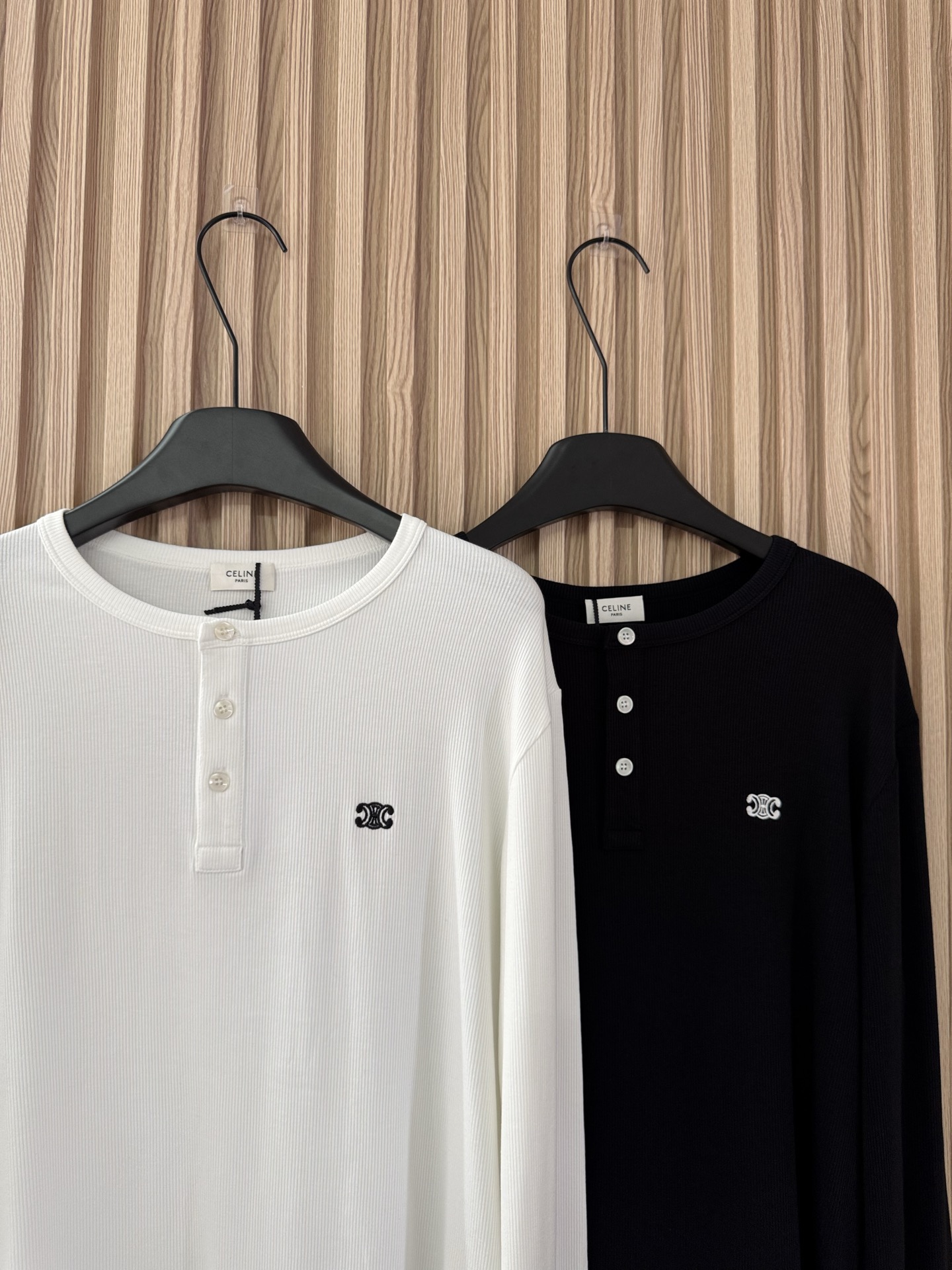 Celine 25秋冬新款 🆕爆款亨利长袖T恤 坑条细纹纯棉材质 舒适亲肤 两色SML