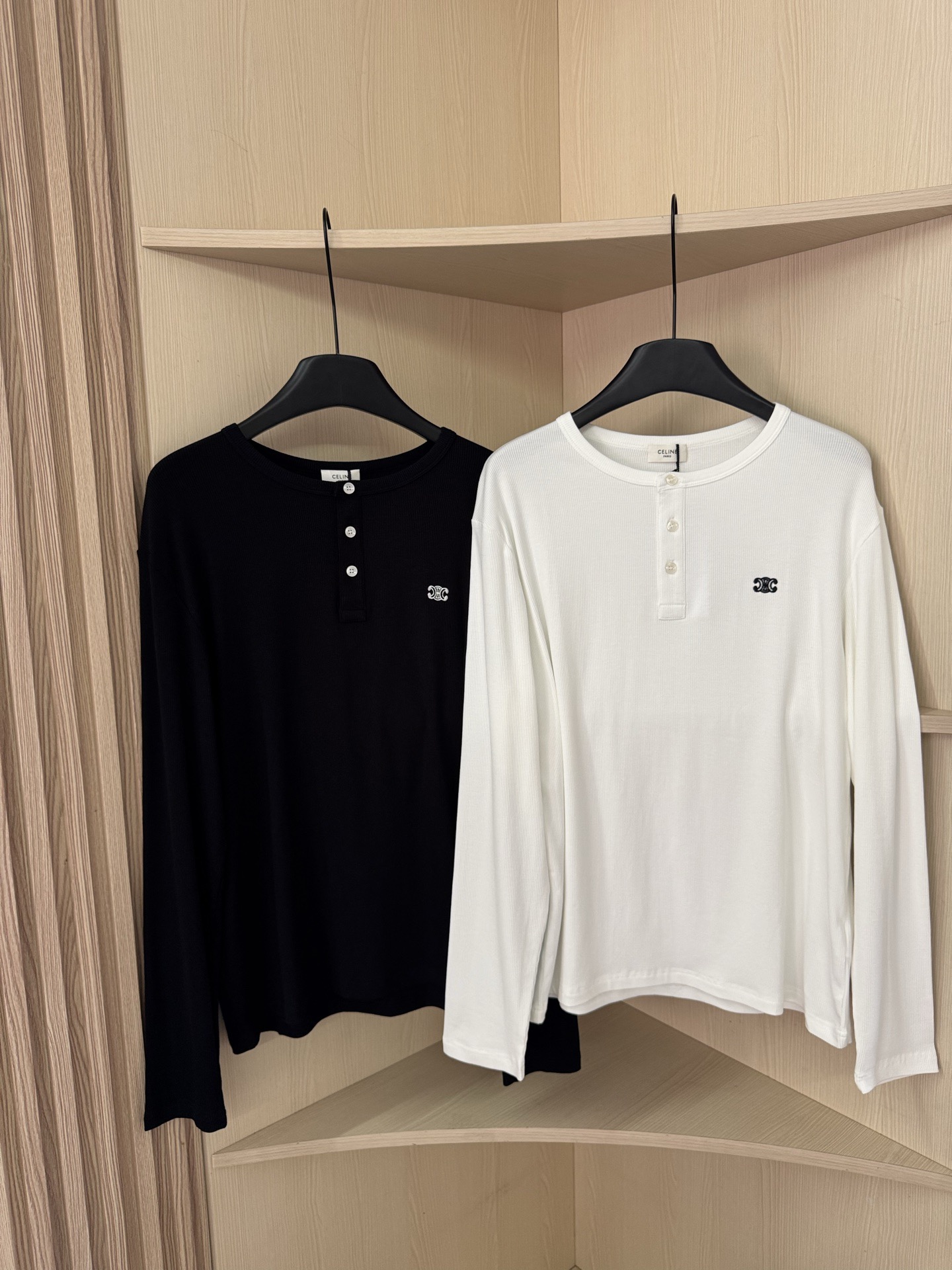 Celine 25秋冬新款 🆕爆款亨利长袖T恤 坑条细纹纯棉材质 舒适亲肤 两色SML