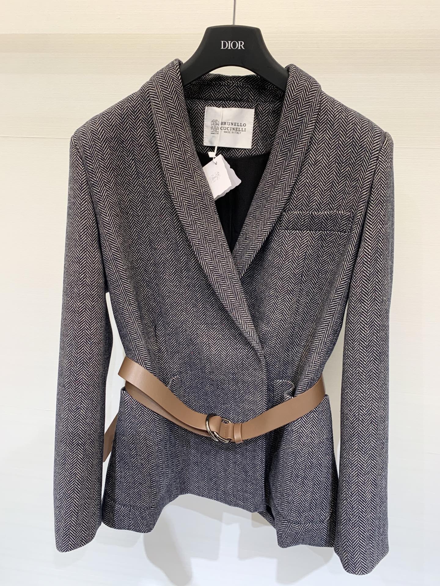 BC 2025FW秋冬新款 翻领收腰羊毛西服 非常高级的进口羊毛质地 颜色超正 上身非常飒爽 干净有品 