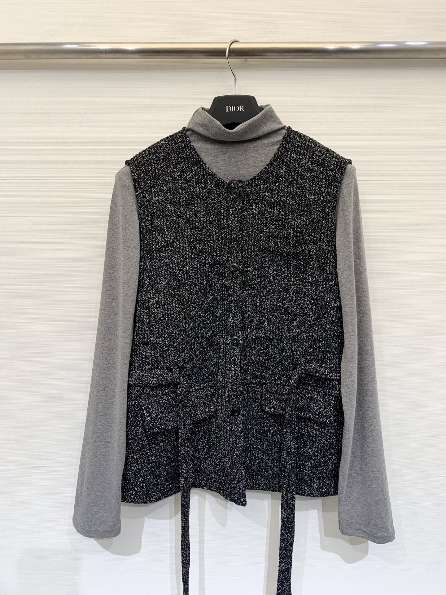 Chloe 25秋冬新款 针织马甲高领长袖两件套 马甲是针织面料 长袖是纯棉面料 收腰腰带设计自由调节 