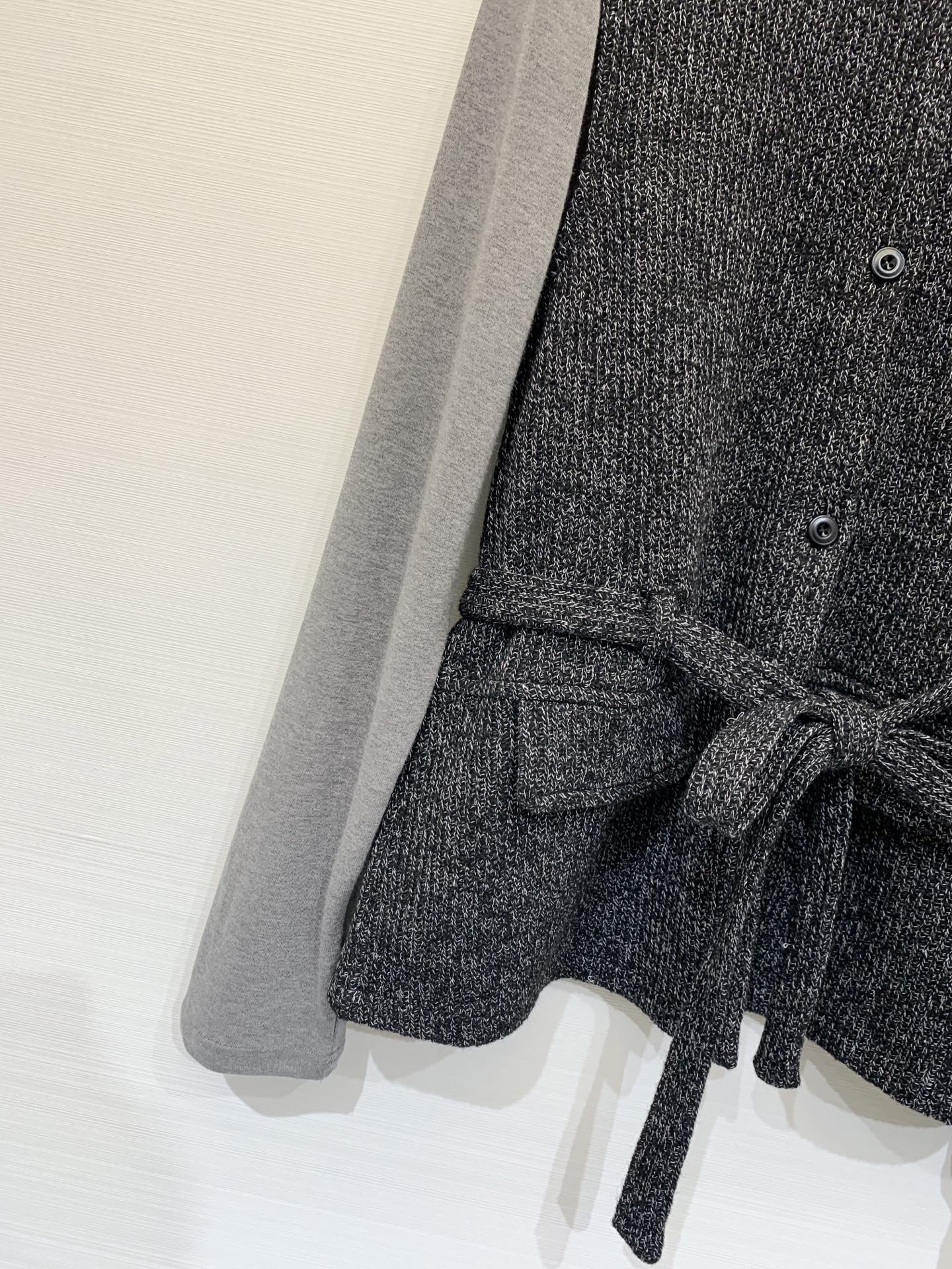 Chloe 25秋冬新款 针织马甲高领长袖两件套 马甲是针织面料 长袖是纯棉面料 收腰腰带设计自由调节 