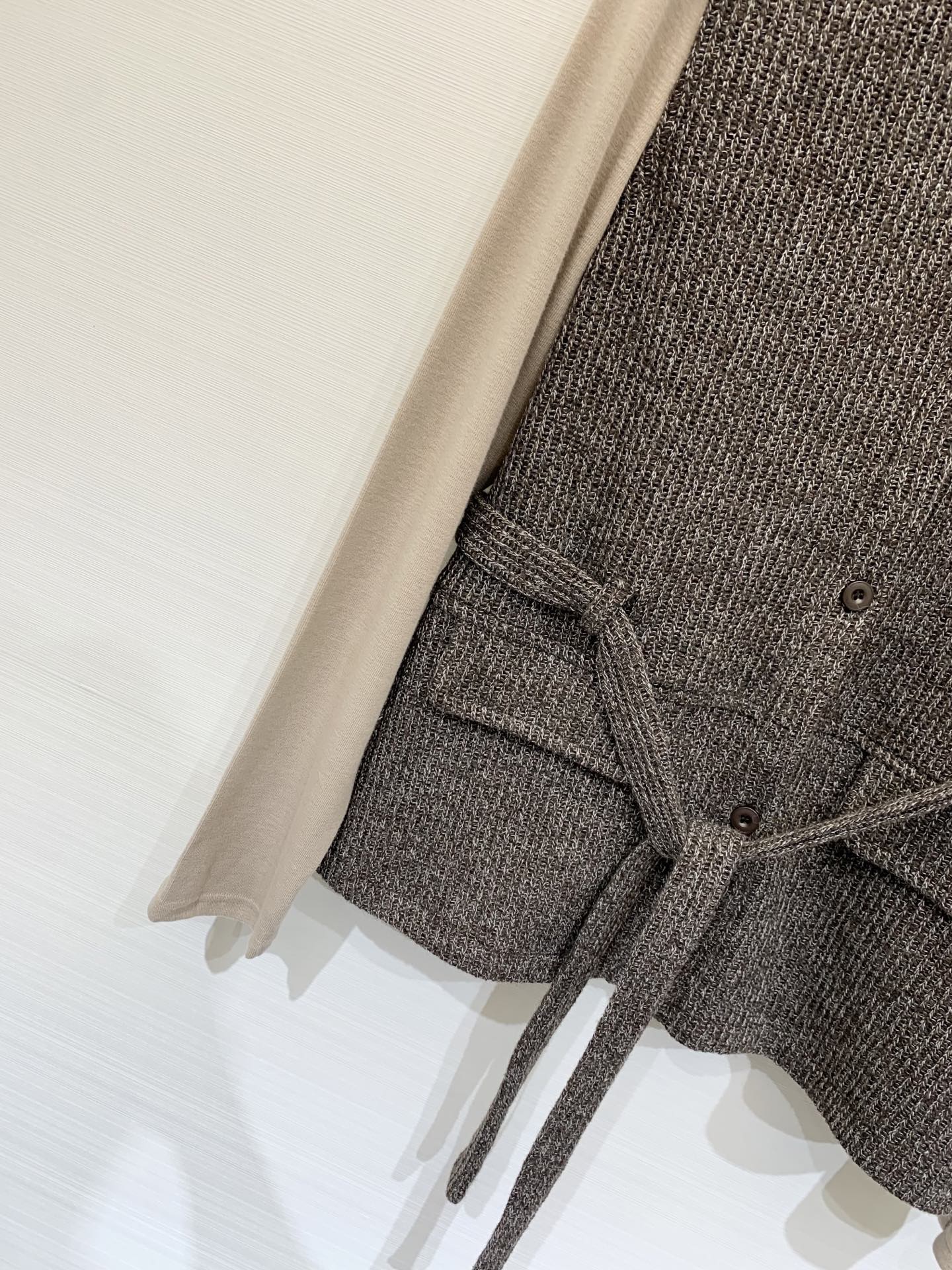 Chloe 25秋冬新款 针织马甲高领长袖两件套 马甲是针织面料 长袖是纯棉面料 收腰腰带设计自由调节 