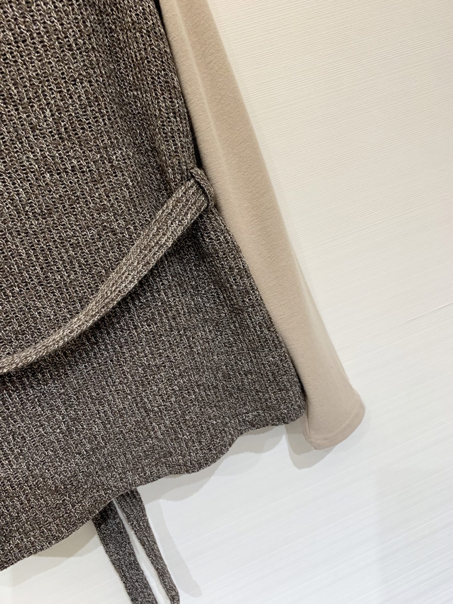 Chloe 25秋冬新款 针织马甲高领长袖两件套 马甲是针织面料 长袖是纯棉面料 收腰腰带设计自由调节 