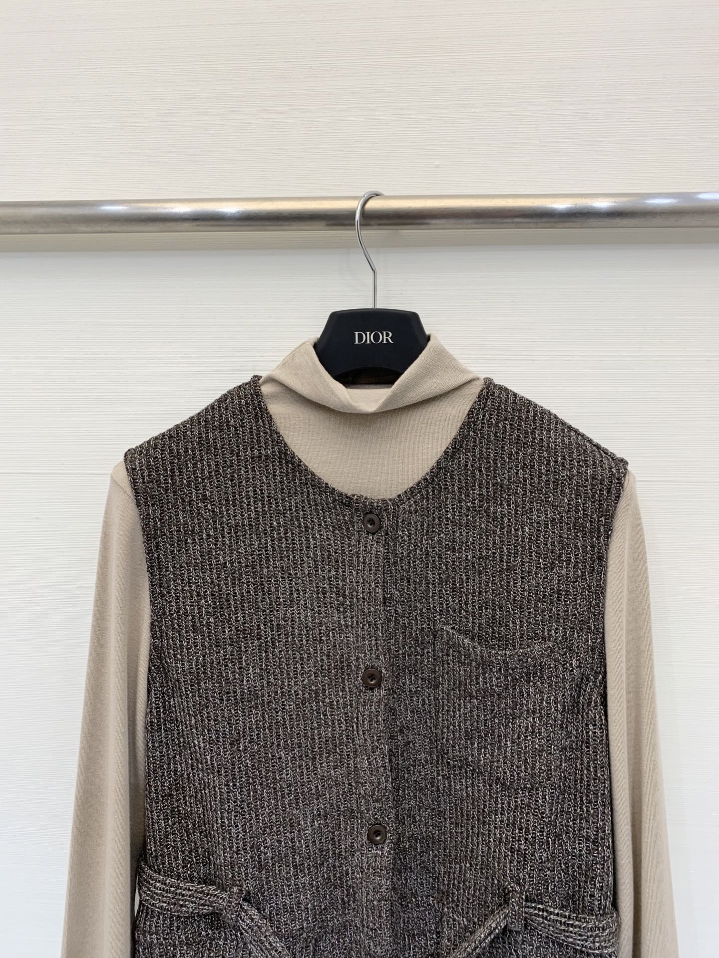 Chloe 25秋冬新款 针织马甲高领长袖两件套 马甲是针织面料 长袖是纯棉面料 收腰腰带设计自由调节 