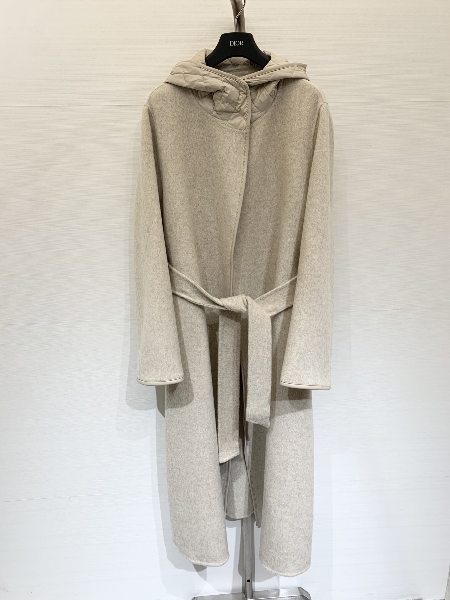 Hermes 25秋冬新款 羊皮包边连帽羊毛大衣 配腰带设计 羽绒帽拼接 高级大气 三色sml