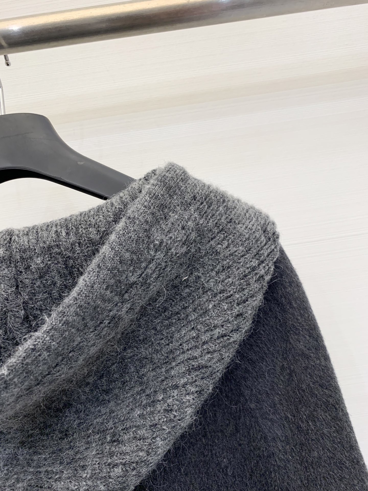 Moncler 25秋冬新款 拉链连帽双面羊绒外套/大衣 采用羊绒羊毛混纺面料 质感软糯保暖 撞色编织感