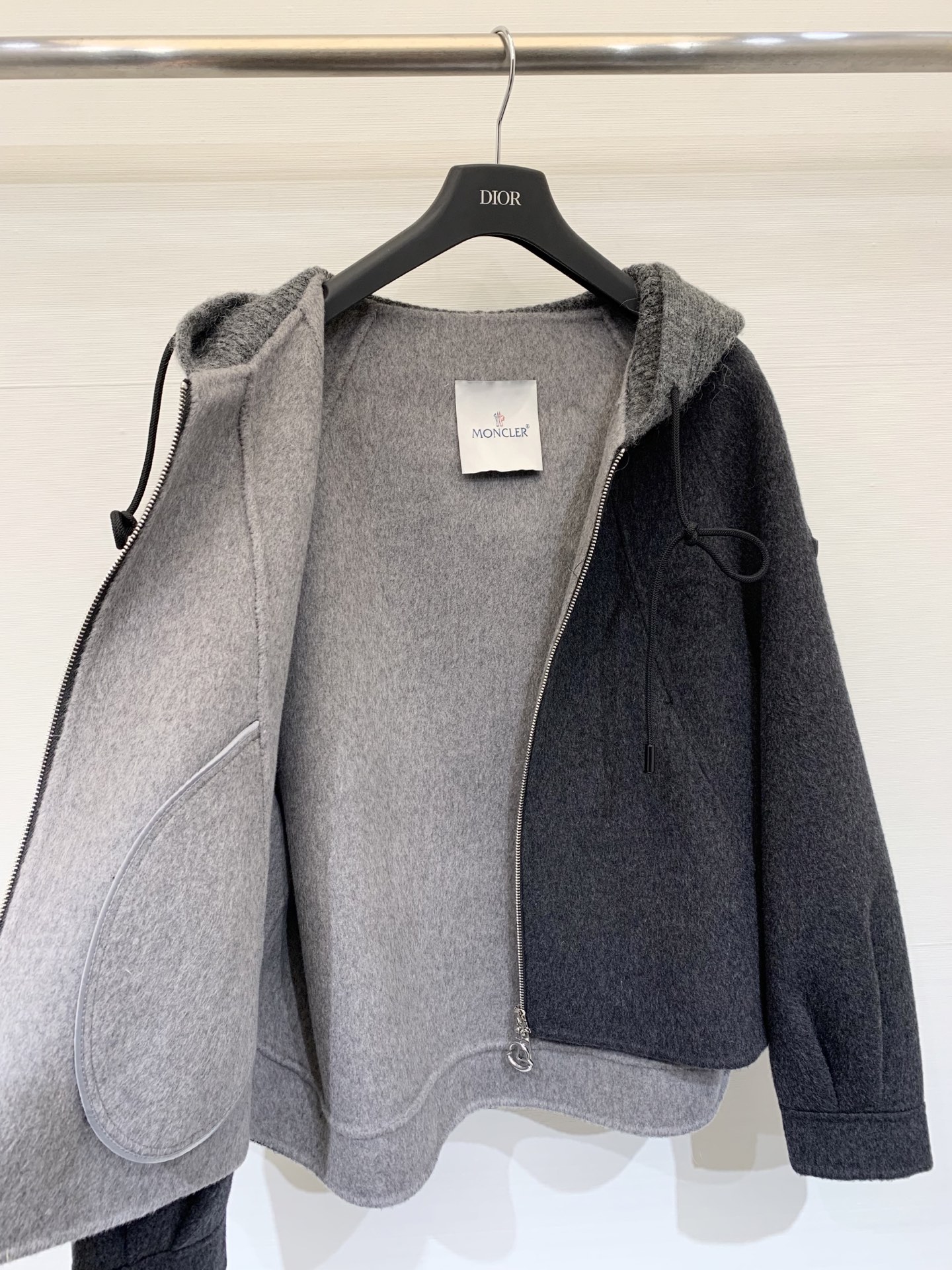 Moncler 25秋冬新款 拉链连帽双面羊绒外套/大衣 采用羊绒羊毛混纺面料 质感软糯保暖 撞色编织感