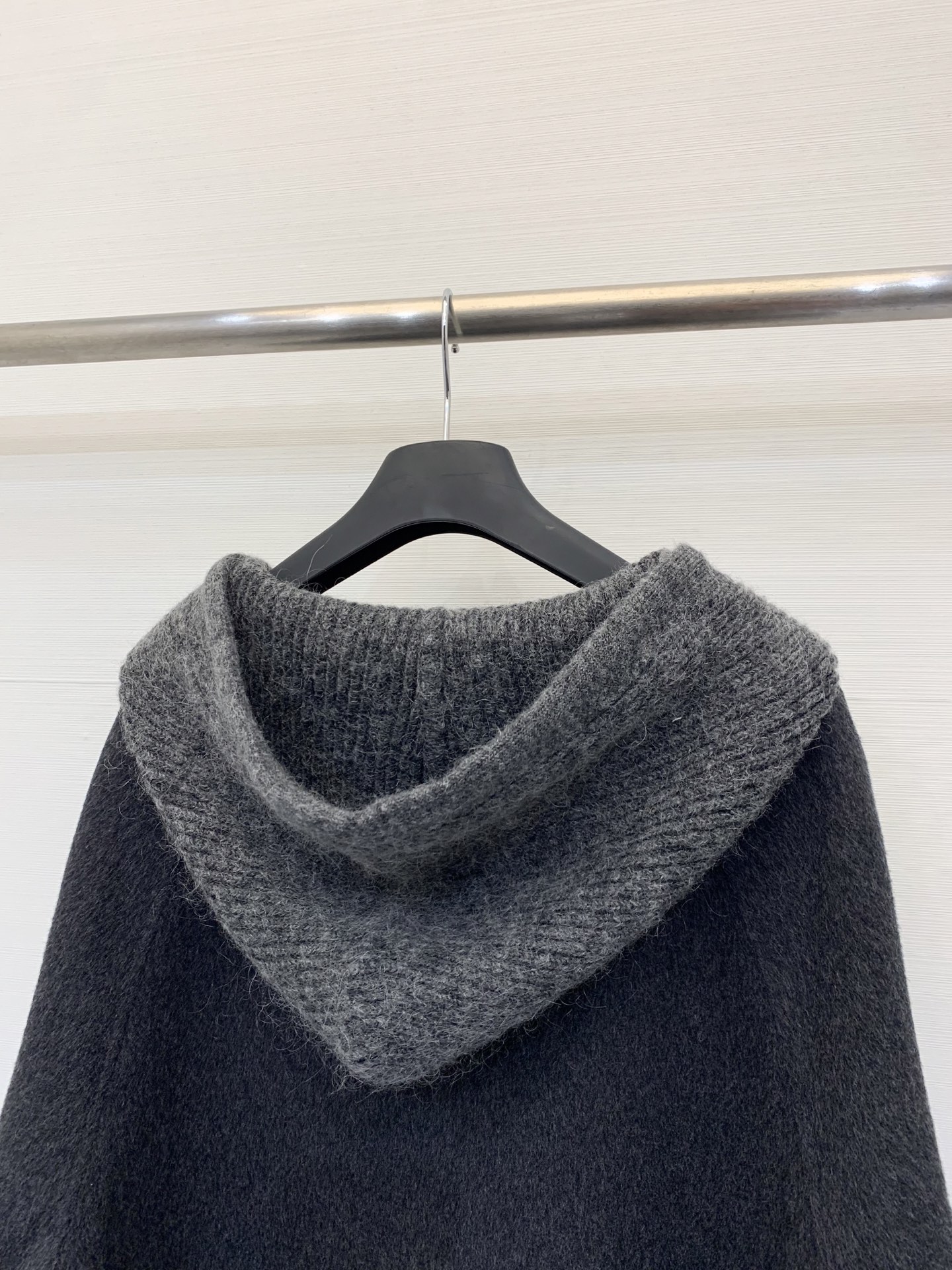 Moncler 25秋冬新款 拉链连帽双面羊绒外套/大衣 采用羊绒羊毛混纺面料 质感软糯保暖 撞色编织感