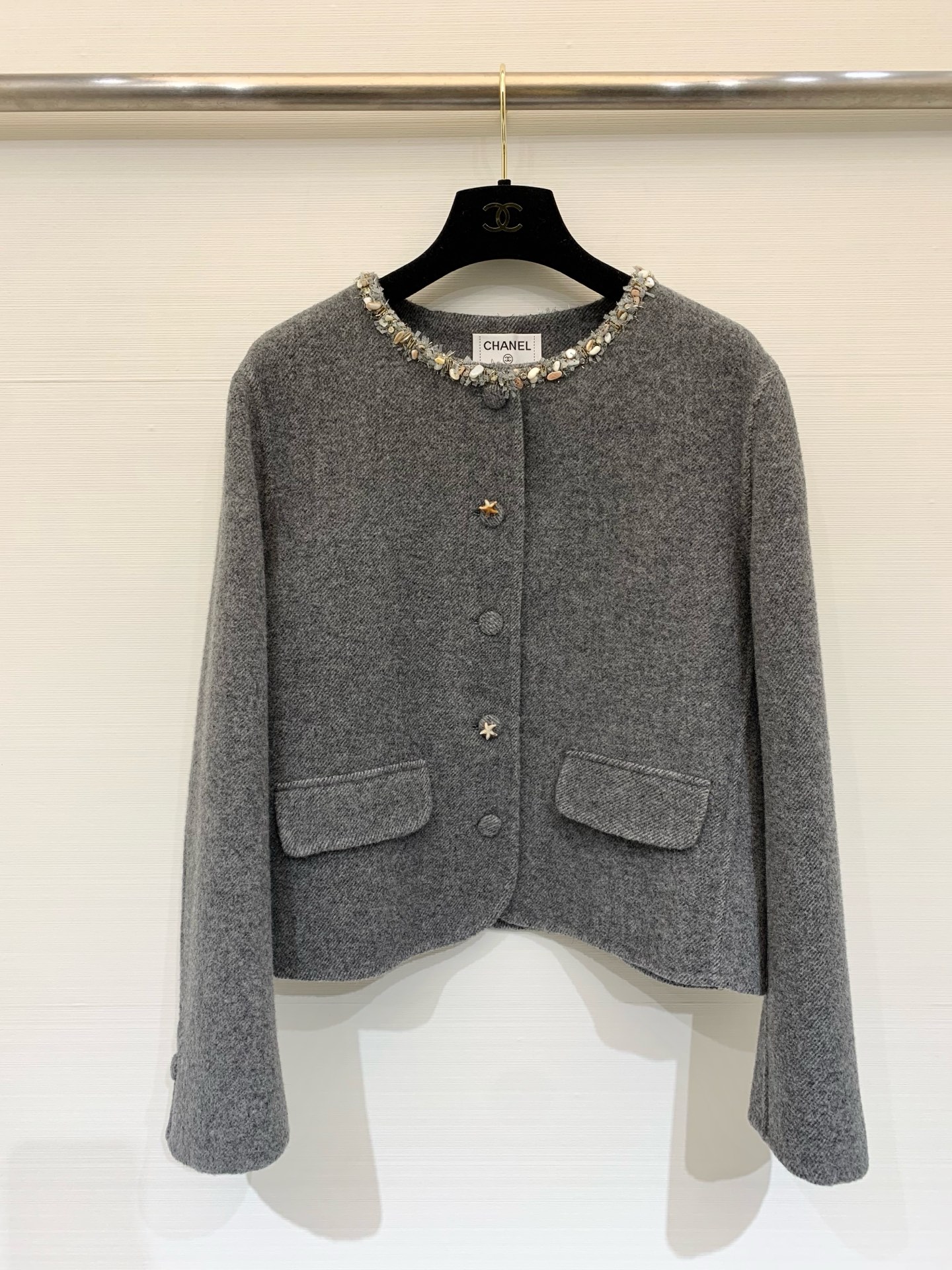 NO:544224,Chanel 25 new autumn and winter style Xiaoxiangfeng double-sided wool jacket, marine element style, round neck weaving design, high-end texture, full appearance, fits the human body, shows slender and upright figure, celebrity style standing display, code number sml,,chanel,jackets & coats,alexander wang19860909Chanel 25秋冬新款 小香风双面羊毛外套 海洋元素风格 圆领编织设计 质感高级 品相十足 贴合人体显身姿纤细挺拔 名媛格调立显 码数sml,,chanel,jackets & coats,alexander wang,Women's clothing