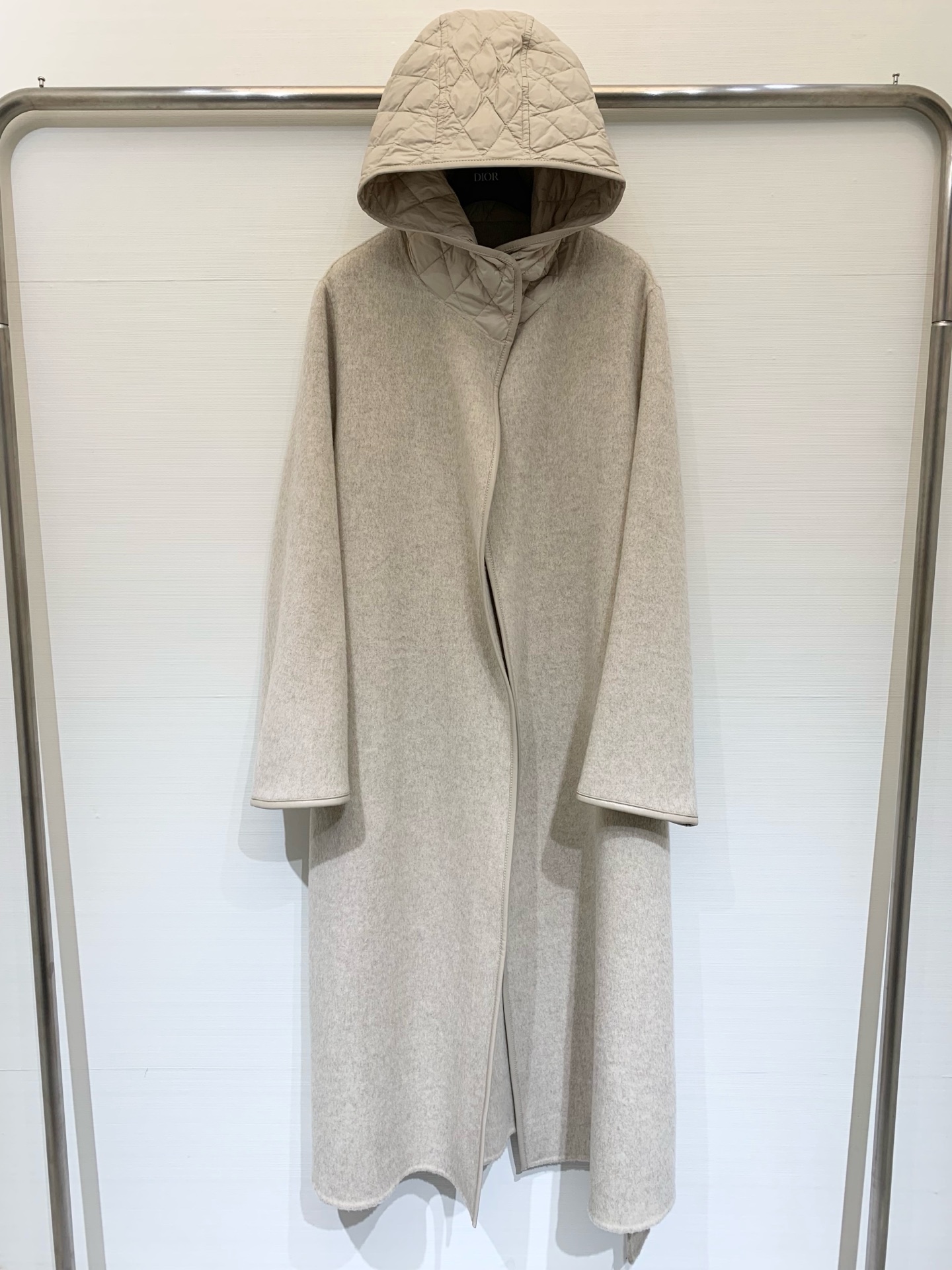 Hermes 25秋冬新款 羊皮包边连帽羊毛大衣 配腰带设计 羽绒帽拼接 高级大气 三色sml