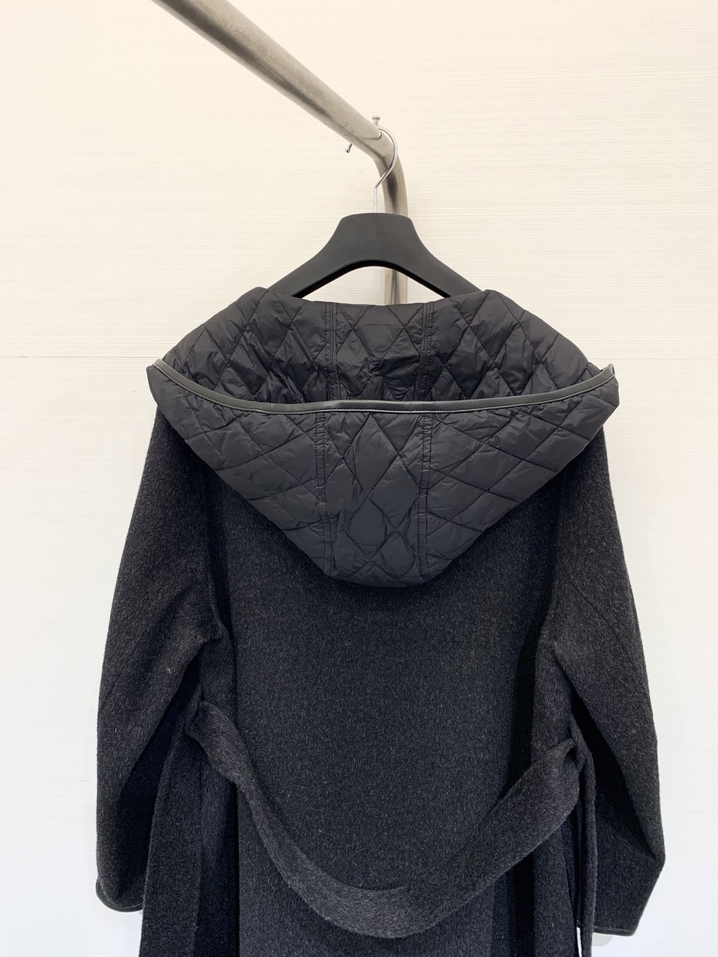 Hermes 25秋冬新款 羊皮包边连帽羊毛大衣 配腰带设计 羽绒帽拼接 高级大气 三色sml