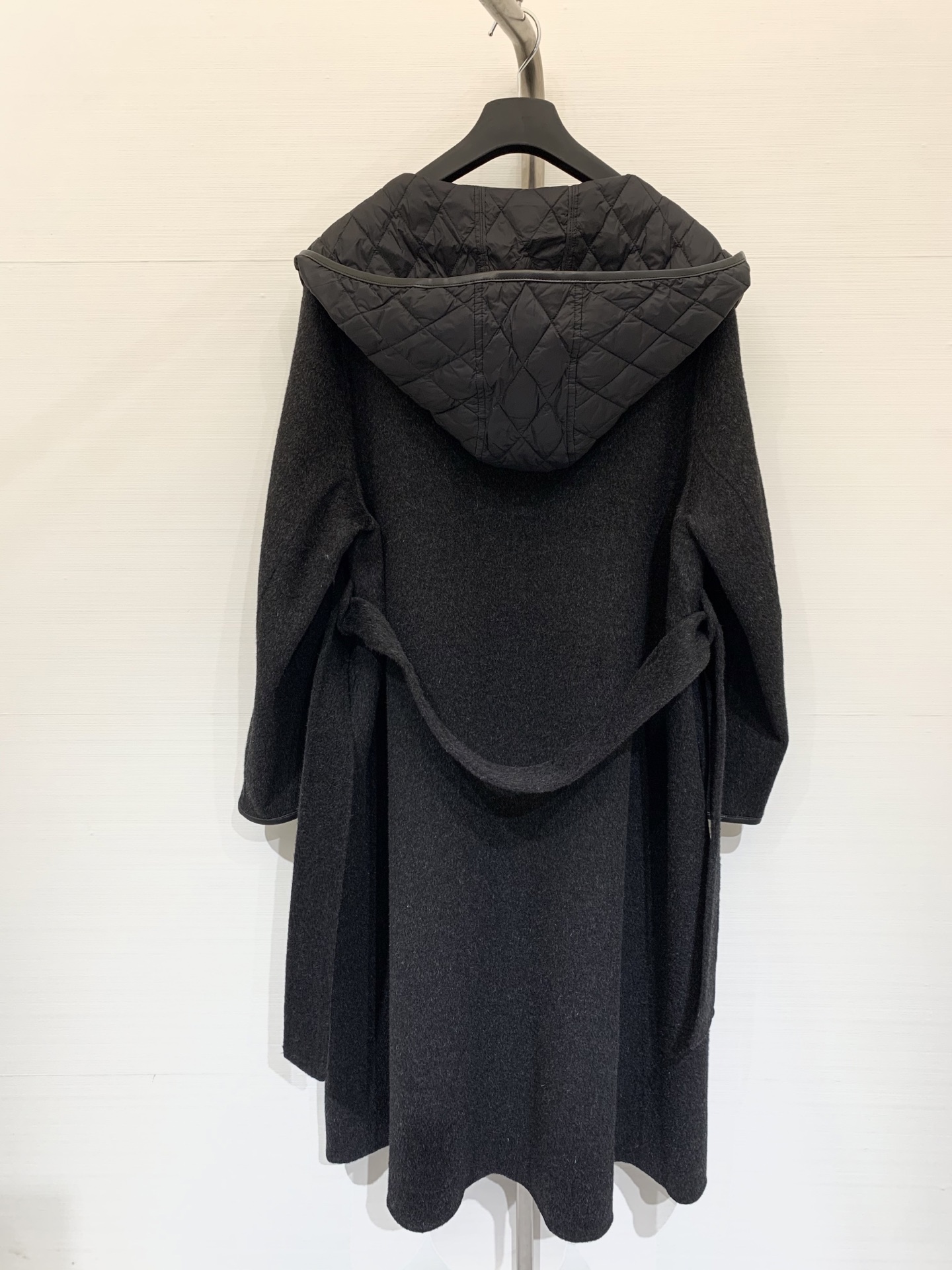 Hermes 25秋冬新款 羊皮包边连帽羊毛大衣 配腰带设计 羽绒帽拼接 高级大气 三色sml