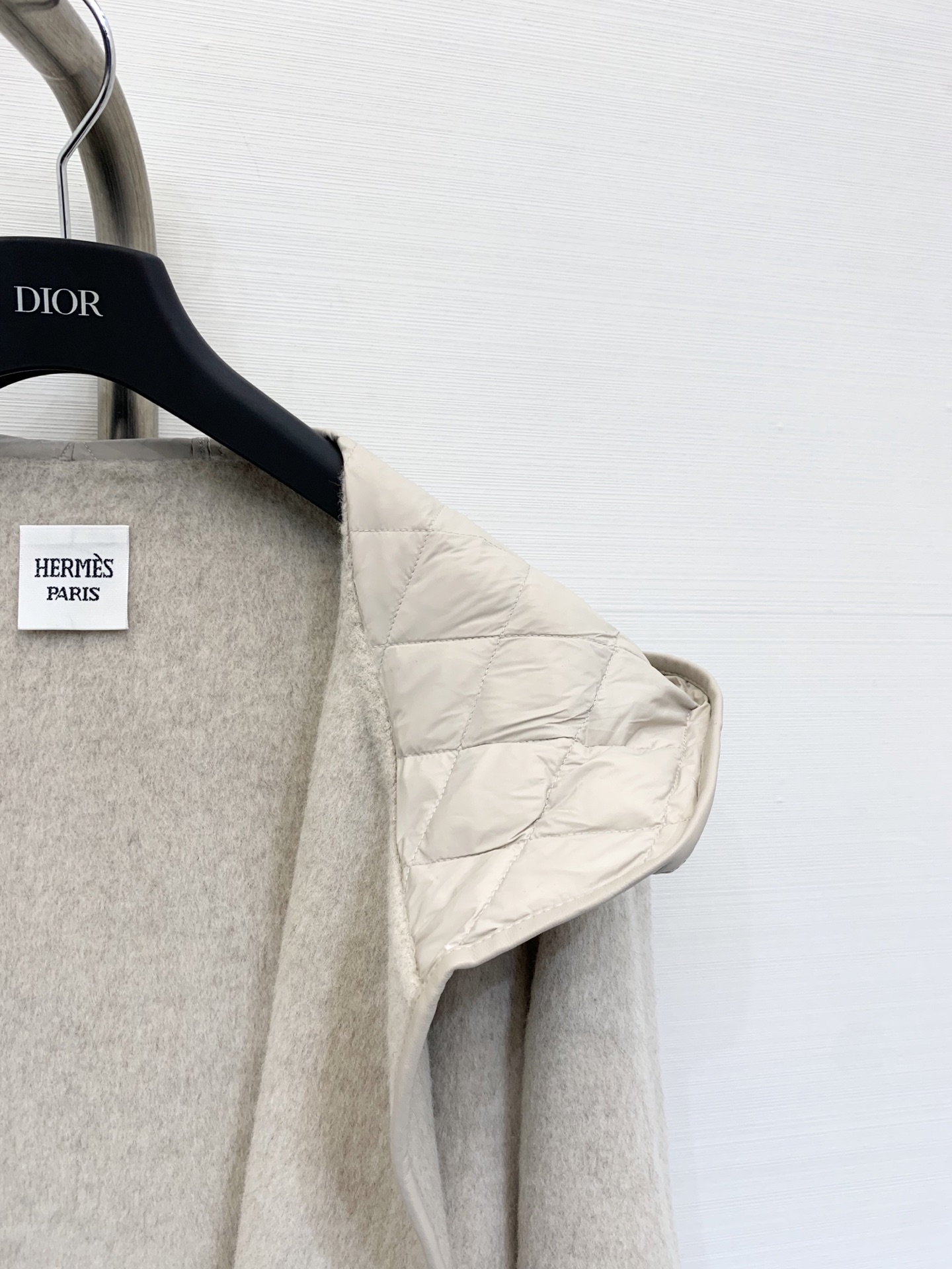 Hermes 25秋冬新款 羊皮包边连帽羊毛大衣 配腰带设计 羽绒帽拼接 高级大气 三色sml