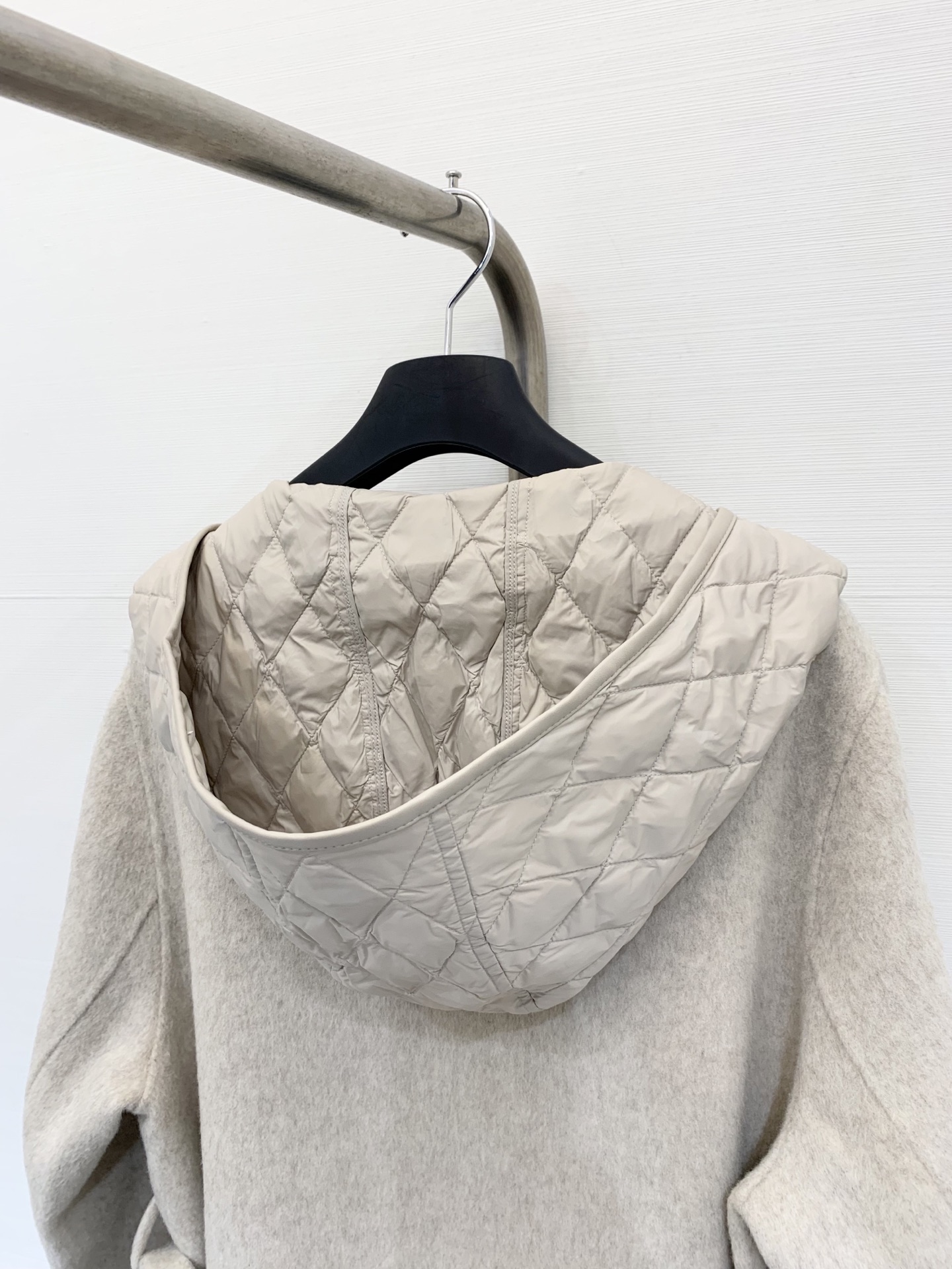 Hermes 25秋冬新款 羊皮包边连帽羊毛大衣 配腰带设计 羽绒帽拼接 高级大气 三色sml