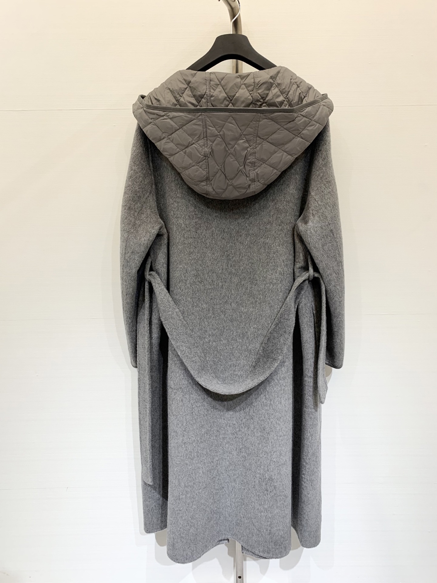 Hermes 25秋冬新款 羊皮包边连帽羊毛大衣 配腰带设计 羽绒帽拼接 高级大气 三色sml