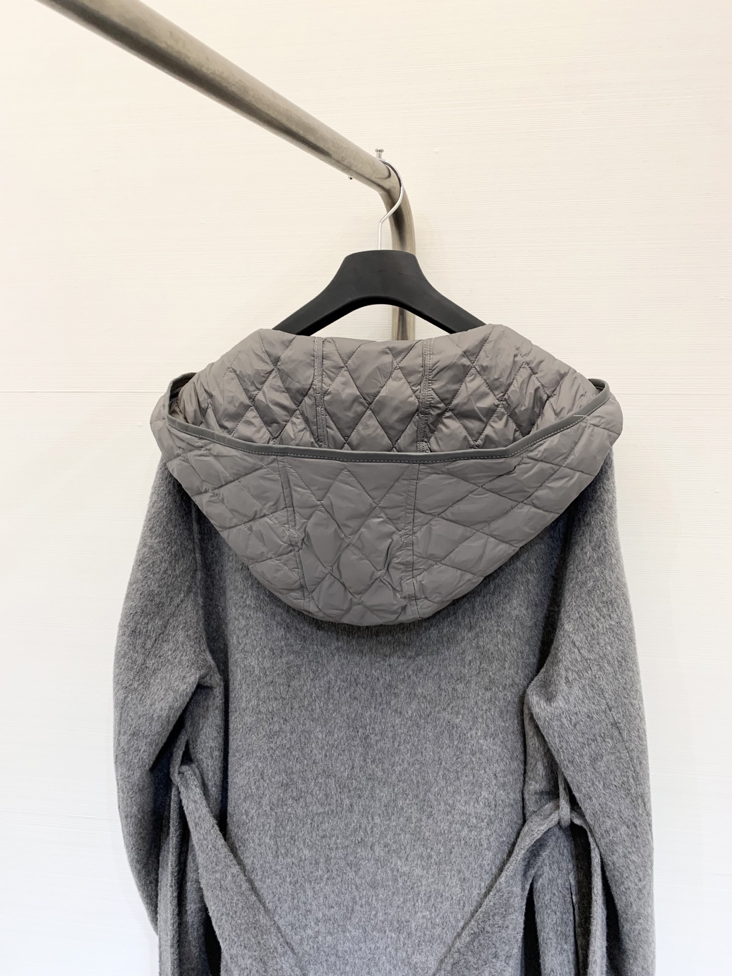 Hermes 25秋冬新款 羊皮包边连帽羊毛大衣 配腰带设计 羽绒帽拼接 高级大气 三色sml