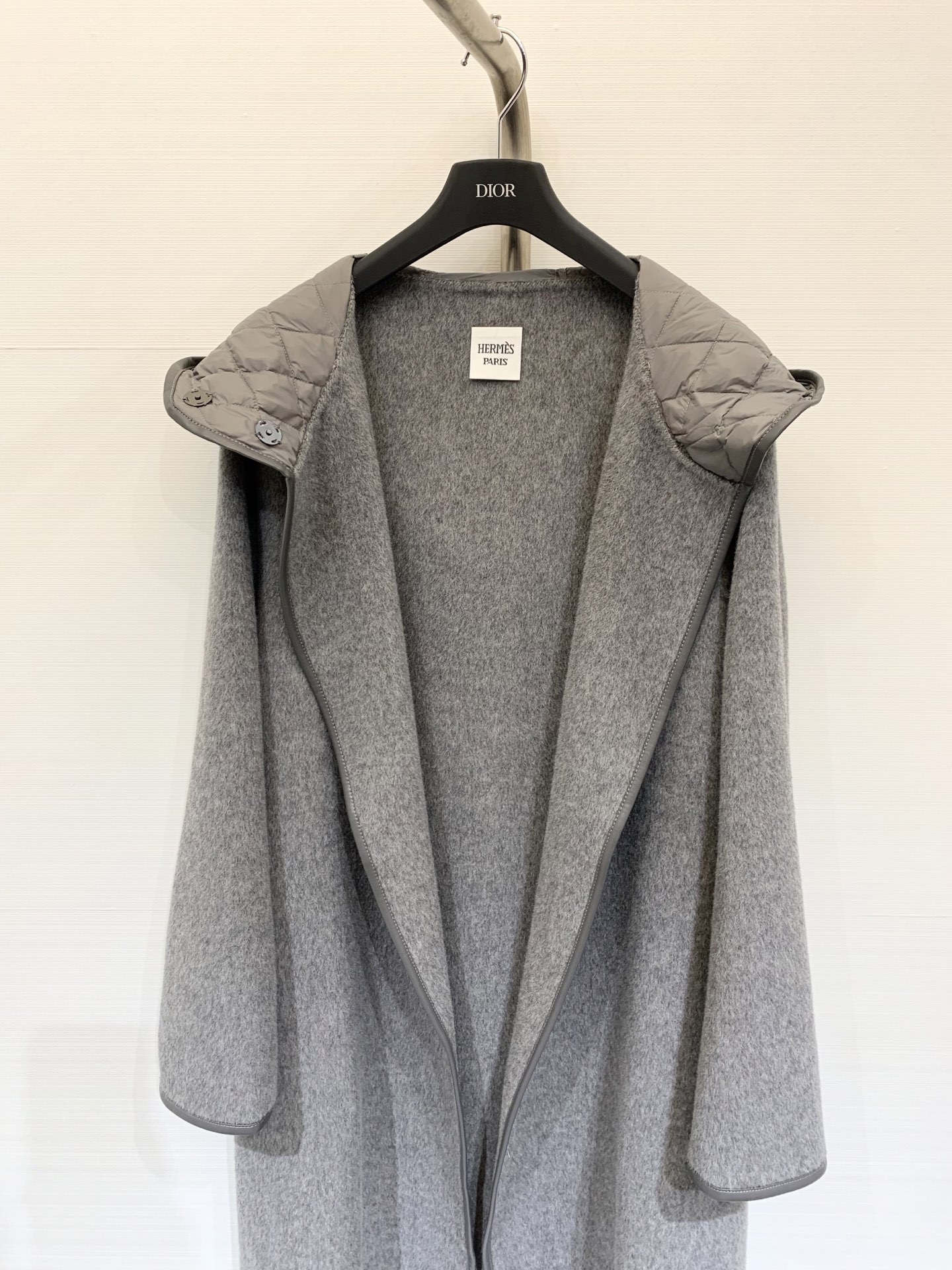 Hermes 25秋冬新款 羊皮包边连帽羊毛大衣 配腰带设计 羽绒帽拼接 高级大气 三色sml