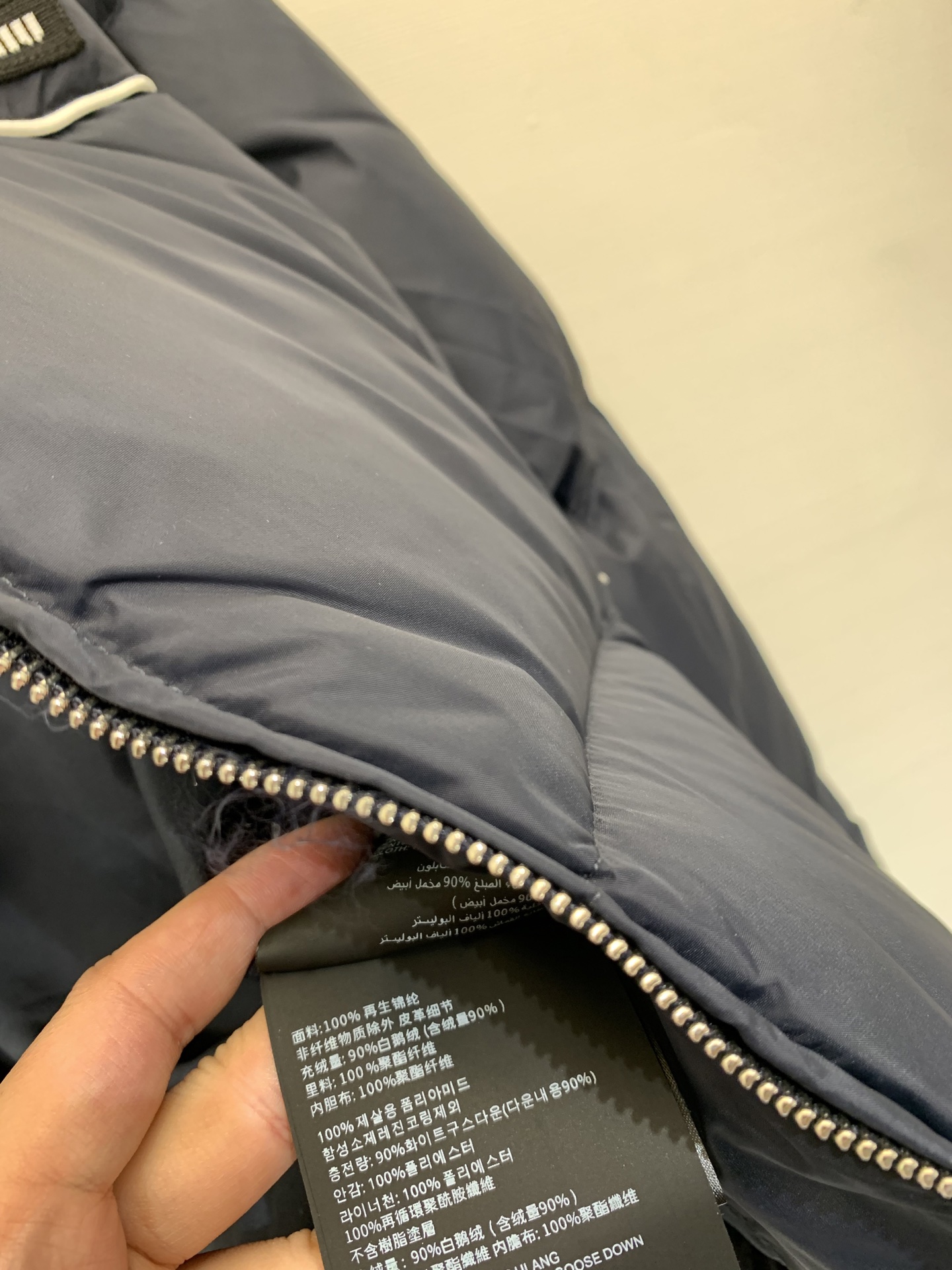 MiuMiu 25专柜最新款 加厚短款面包羽绒服 来拯救你的衣橱，😍面包格纹设计，简约中带着点小心机 轻