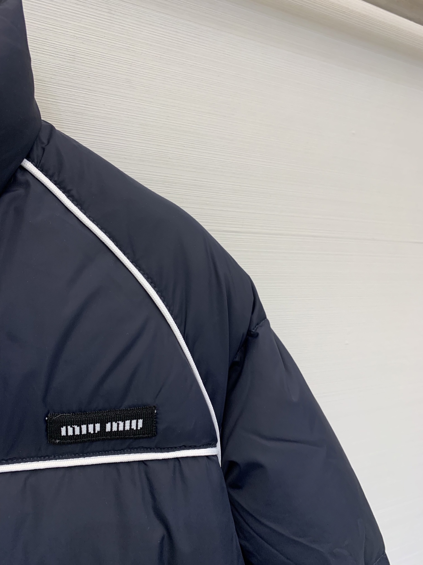 MiuMiu 25专柜最新款 加厚短款面包羽绒服 来拯救你的衣橱，😍面包格纹设计，简约中带着点小心机 轻