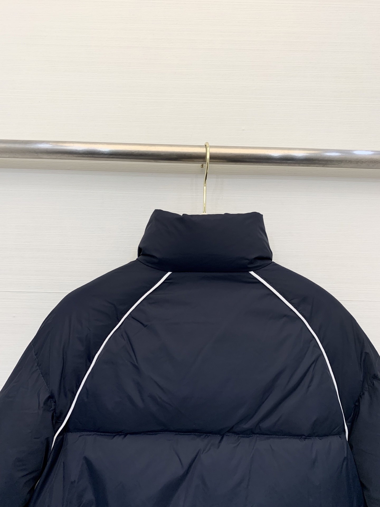 MiuMiu 25专柜最新款 加厚短款面包羽绒服 来拯救你的衣橱，😍面包格纹设计，简约中带着点小心机 轻