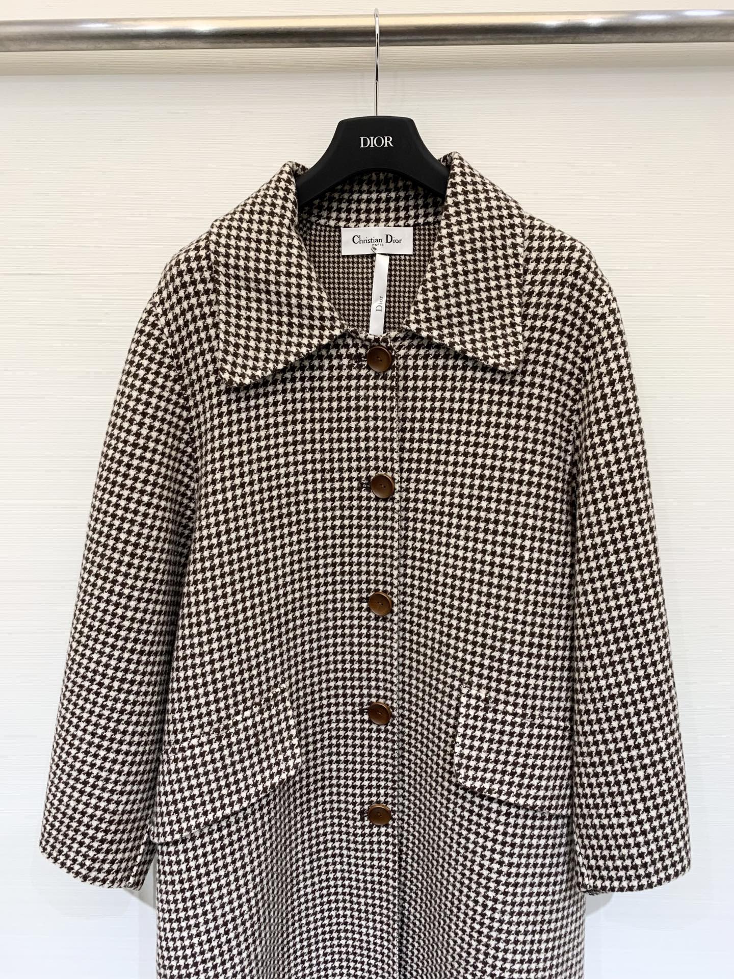 DIOR 2025秋冬新品 咖色千鸟格双面羊绒长款大衣 超级重磅 采用10%羊绒90%羊毛面料 最经典的