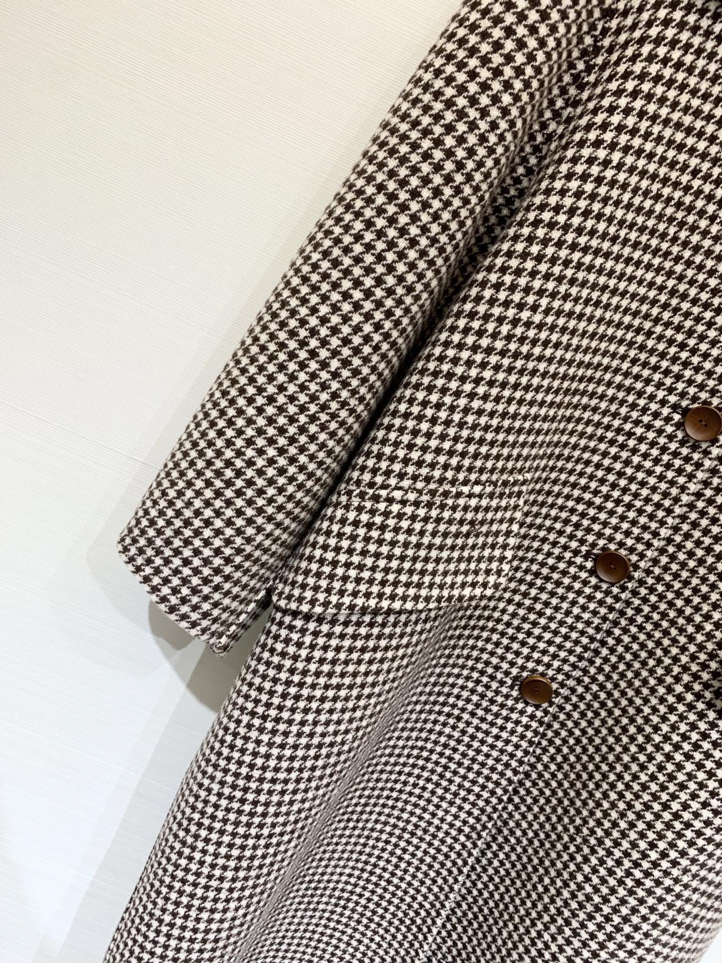 DIOR 2025秋冬新品 咖色千鸟格双面羊绒长款大衣 超级重磅 采用10%羊绒90%羊毛面料 最经典的