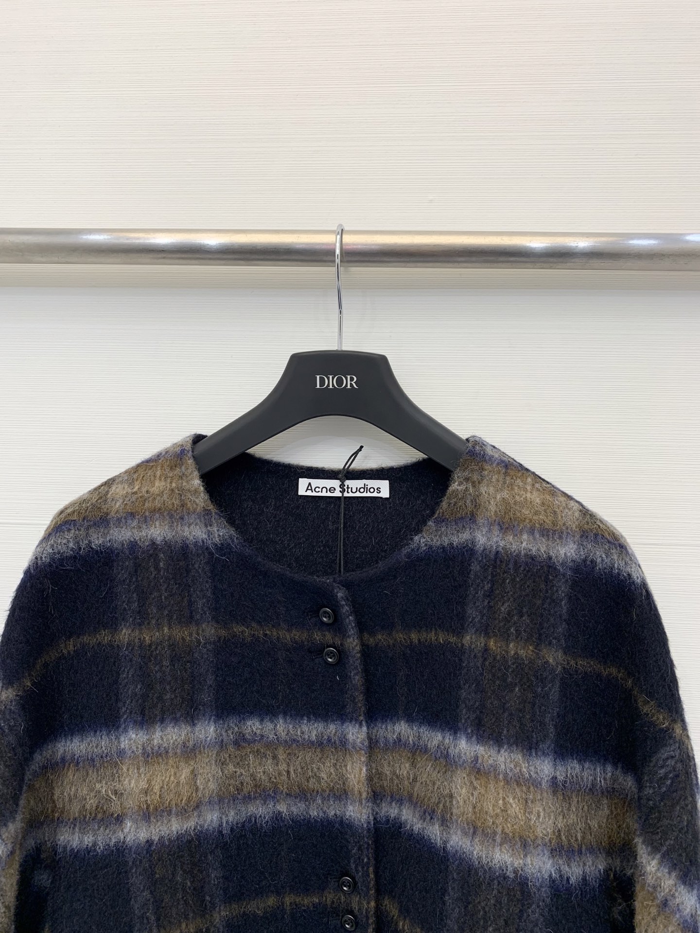 Acnestudios 2025亲肤新品 复古条格纹双面苏力羊毛外套 圆领短款设计 采用高订苏丽羊毛混纺