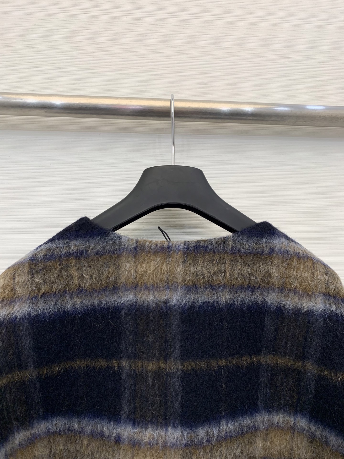 Acnestudios 2025亲肤新品 复古条格纹双面苏力羊毛外套 圆领短款设计 采用高订苏丽羊毛混纺