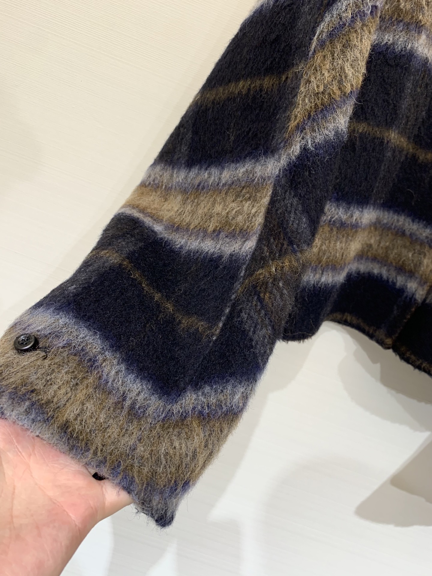 Acnestudios 2025亲肤新品 复古条格纹双面苏力羊毛外套 圆领短款设计 采用高订苏丽羊毛混纺