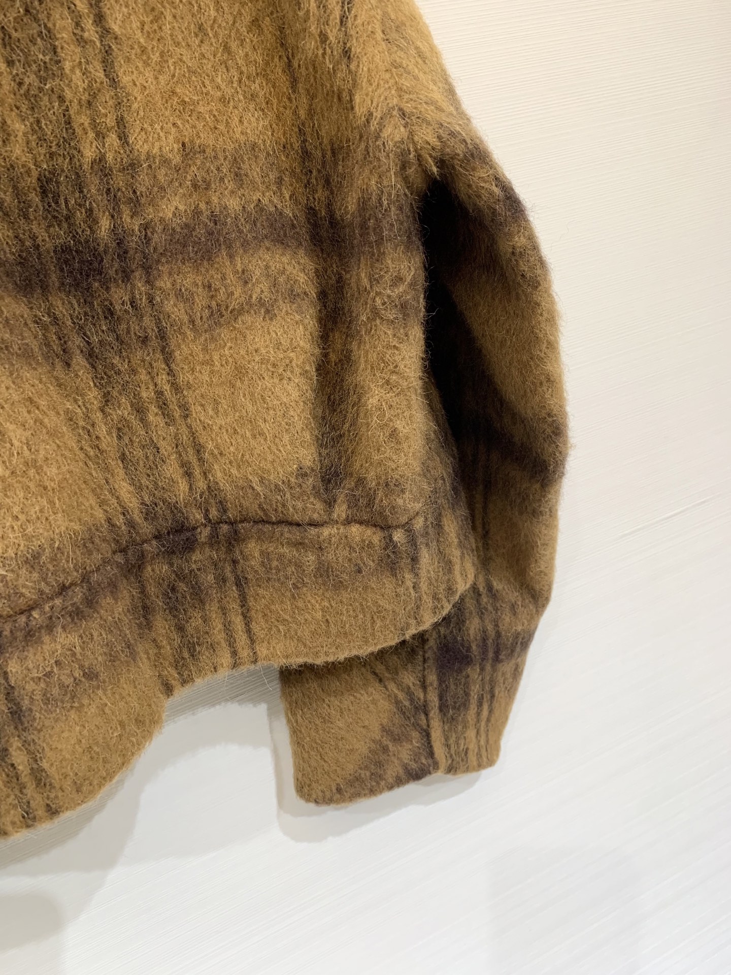 Acnestudios 2025亲肤新品 复古条格纹双面苏力羊毛外套 圆领短款设计 采用高订苏丽羊毛混纺