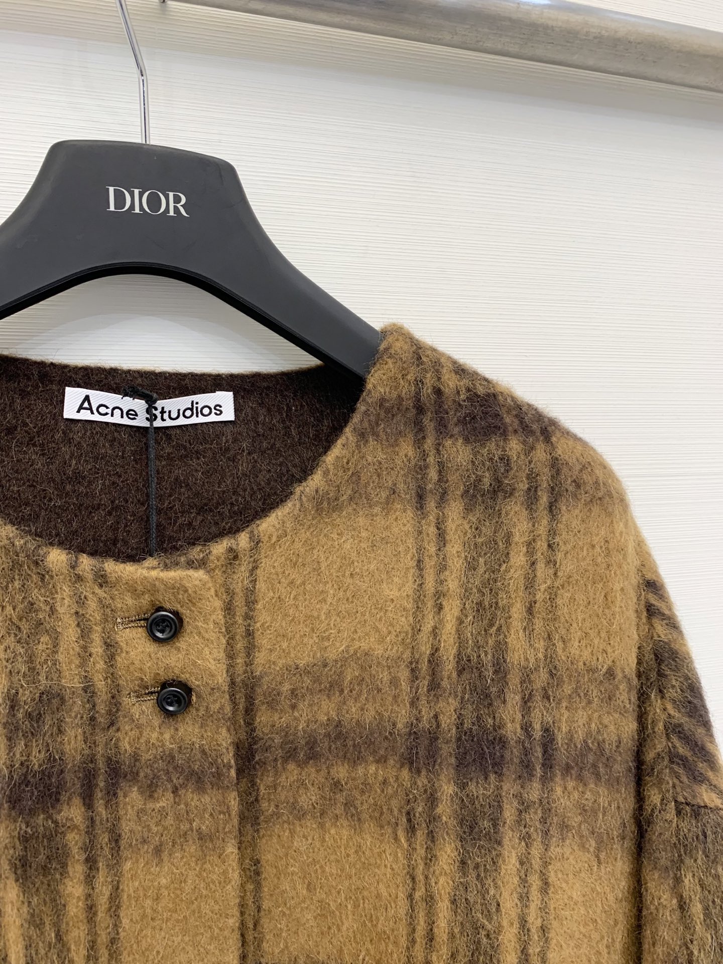 Acnestudios 2025亲肤新品 复古条格纹双面苏力羊毛外套 圆领短款设计 采用高订苏丽羊毛混纺