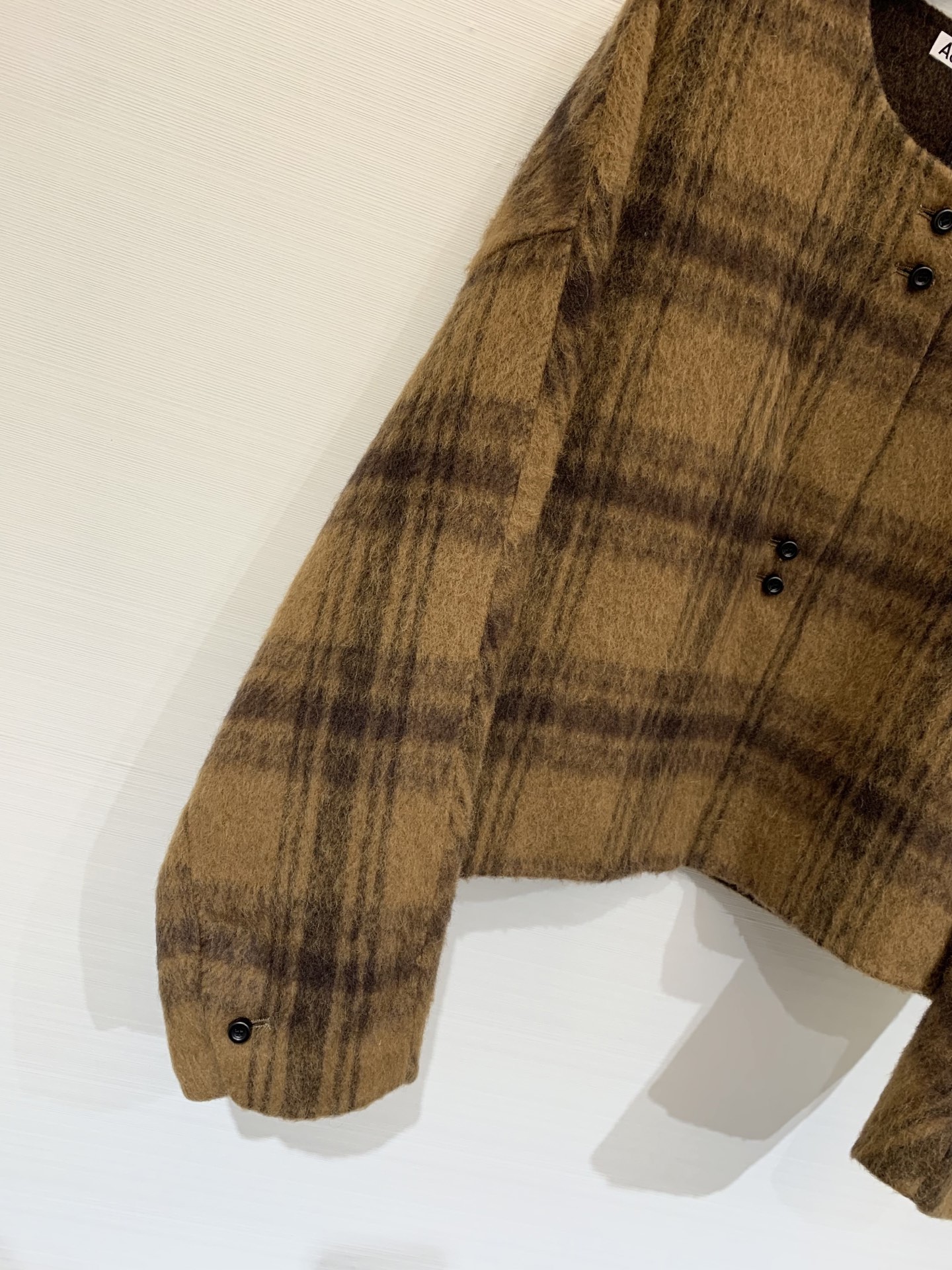 Acnestudios 2025亲肤新品 复古条格纹双面苏力羊毛外套 圆领短款设计 采用高订苏丽羊毛混纺