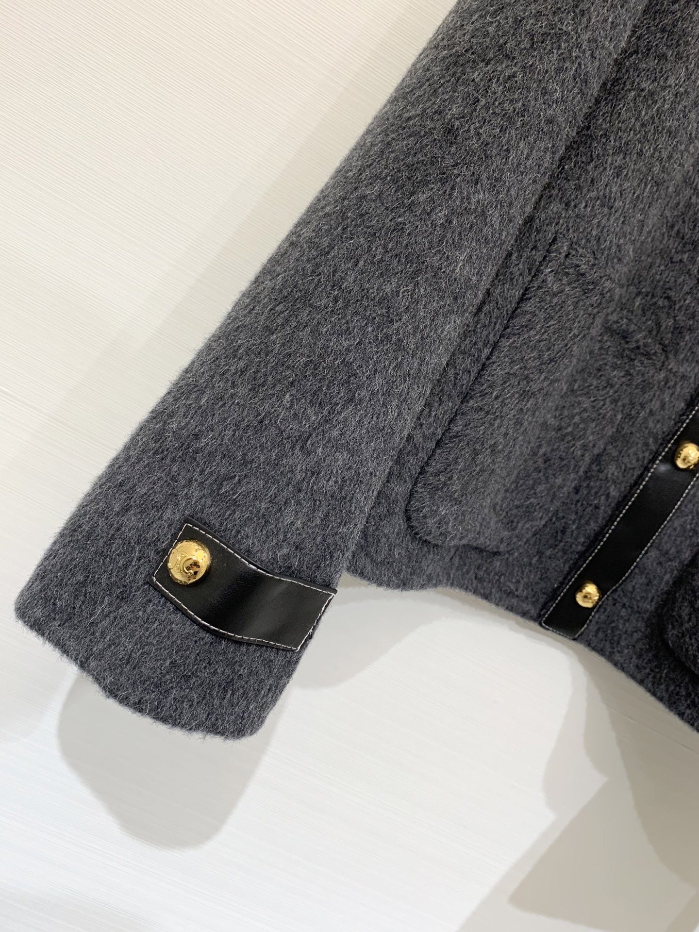 Celine 25秋冬新款 拼皮苏丽羊驼外套 独家定制10%苏丽羊驼90%羊毛面料 定制凯旋门logo五