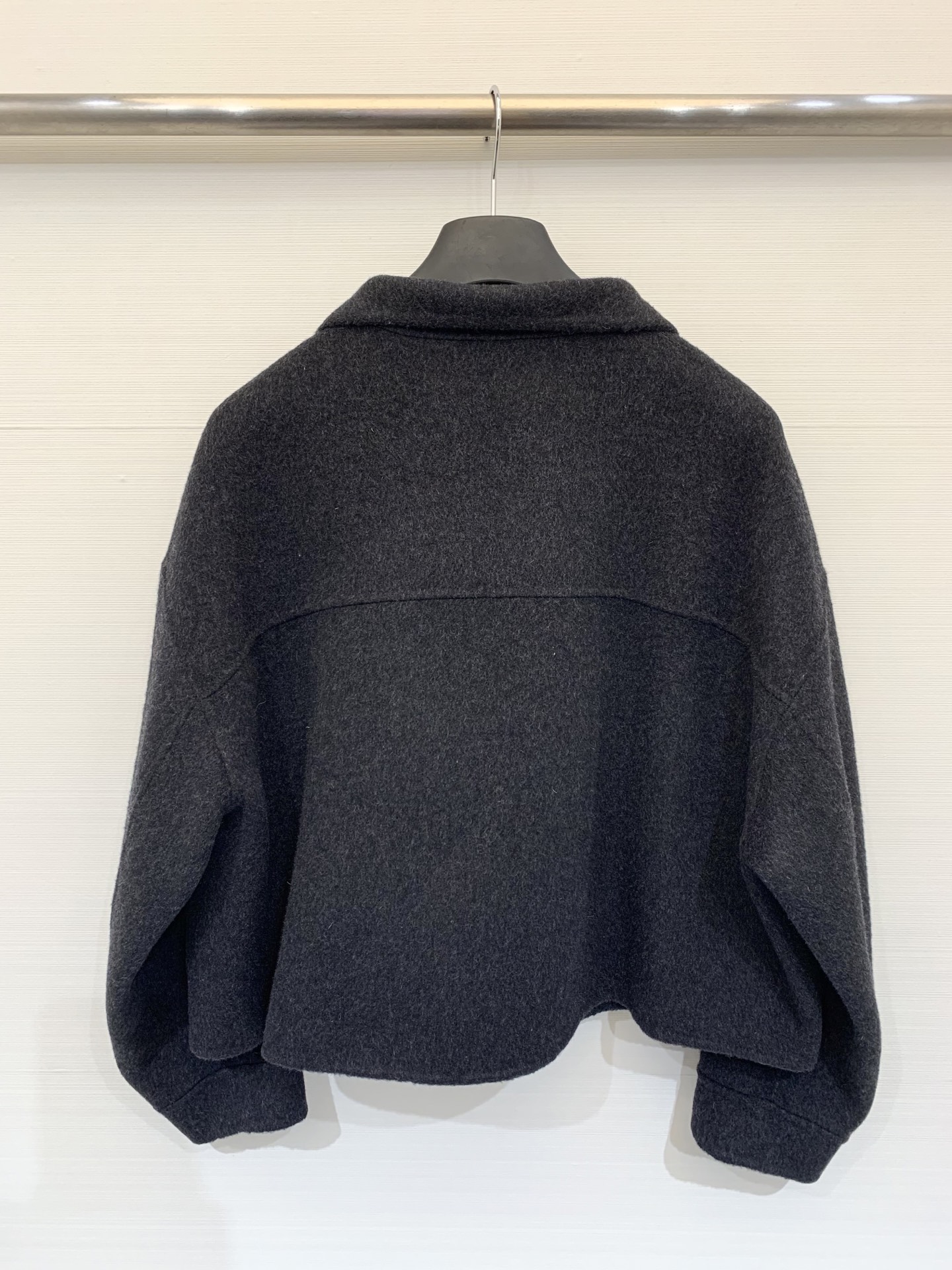 JILSANDER 25秋冬新款 极简双口袋翻领双面羊毛外套 跑量款超高性价比 口袋点缀皮质logo 宽