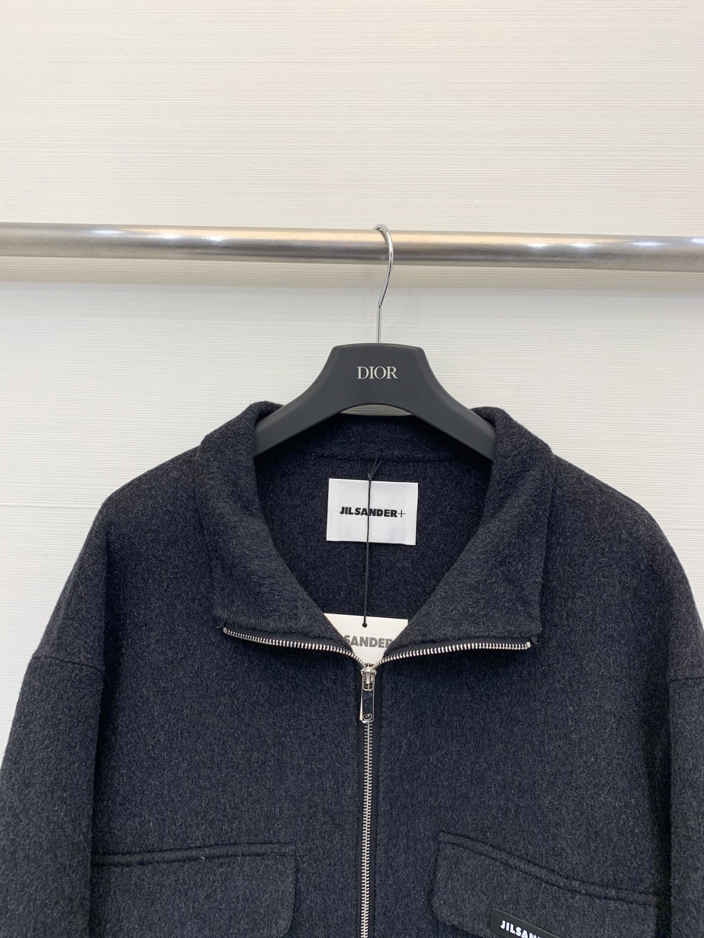 JILSANDER 25秋冬新款 极简双口袋翻领双面羊毛外套 跑量款超高性价比 口袋点缀皮质logo 宽