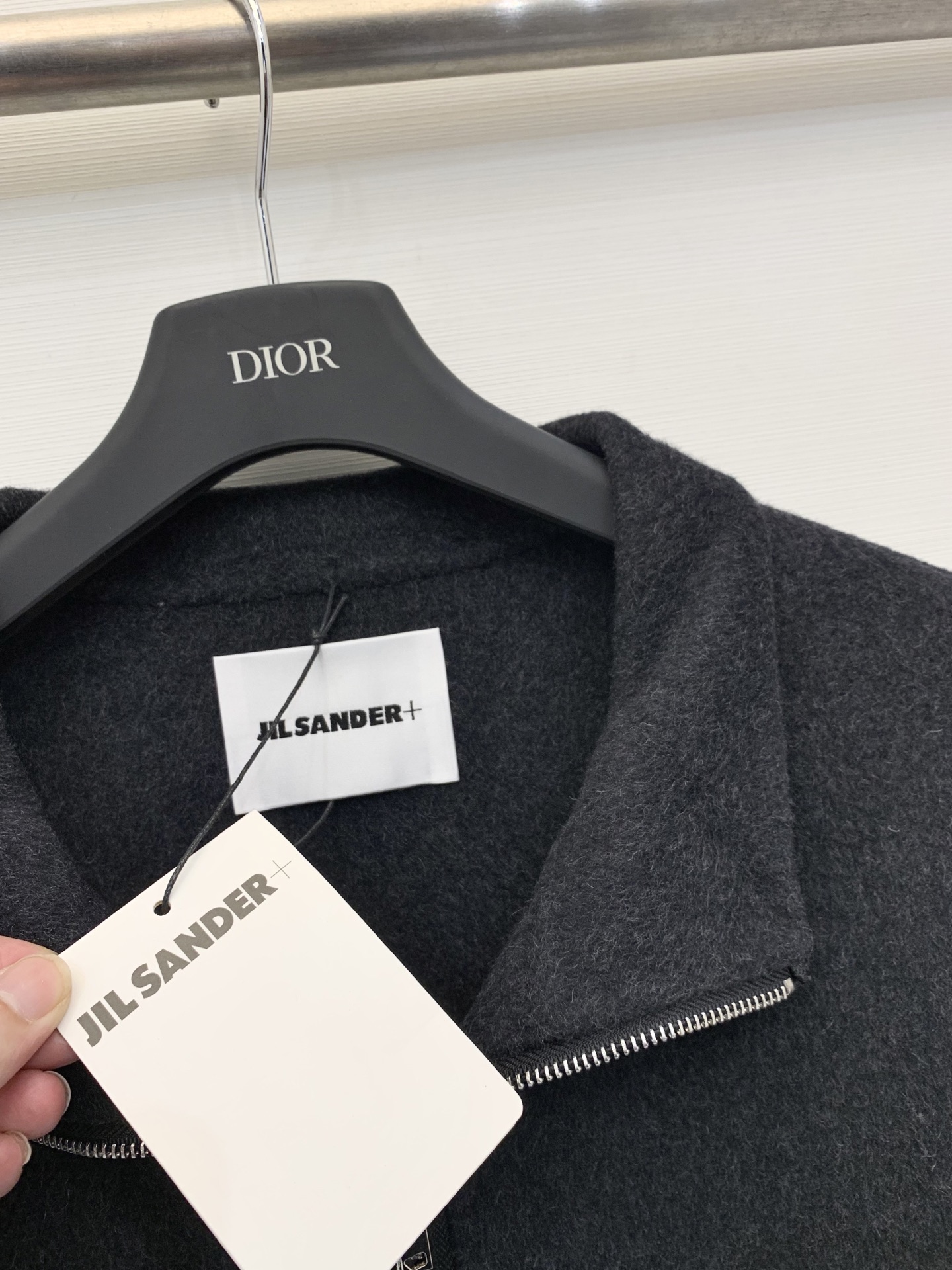 JILSANDER 25秋冬新款 极简双口袋翻领双面羊毛外套 跑量款超高性价比 口袋点缀皮质logo 宽