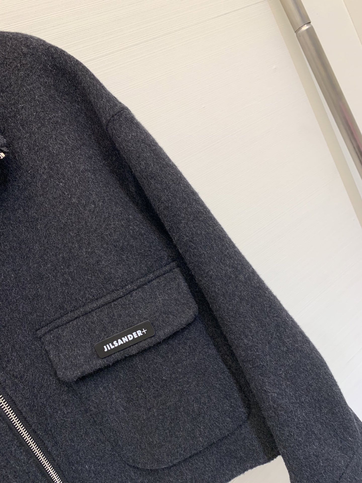 JILSANDER 25秋冬新款 极简双口袋翻领双面羊毛外套 跑量款超高性价比 口袋点缀皮质logo 宽