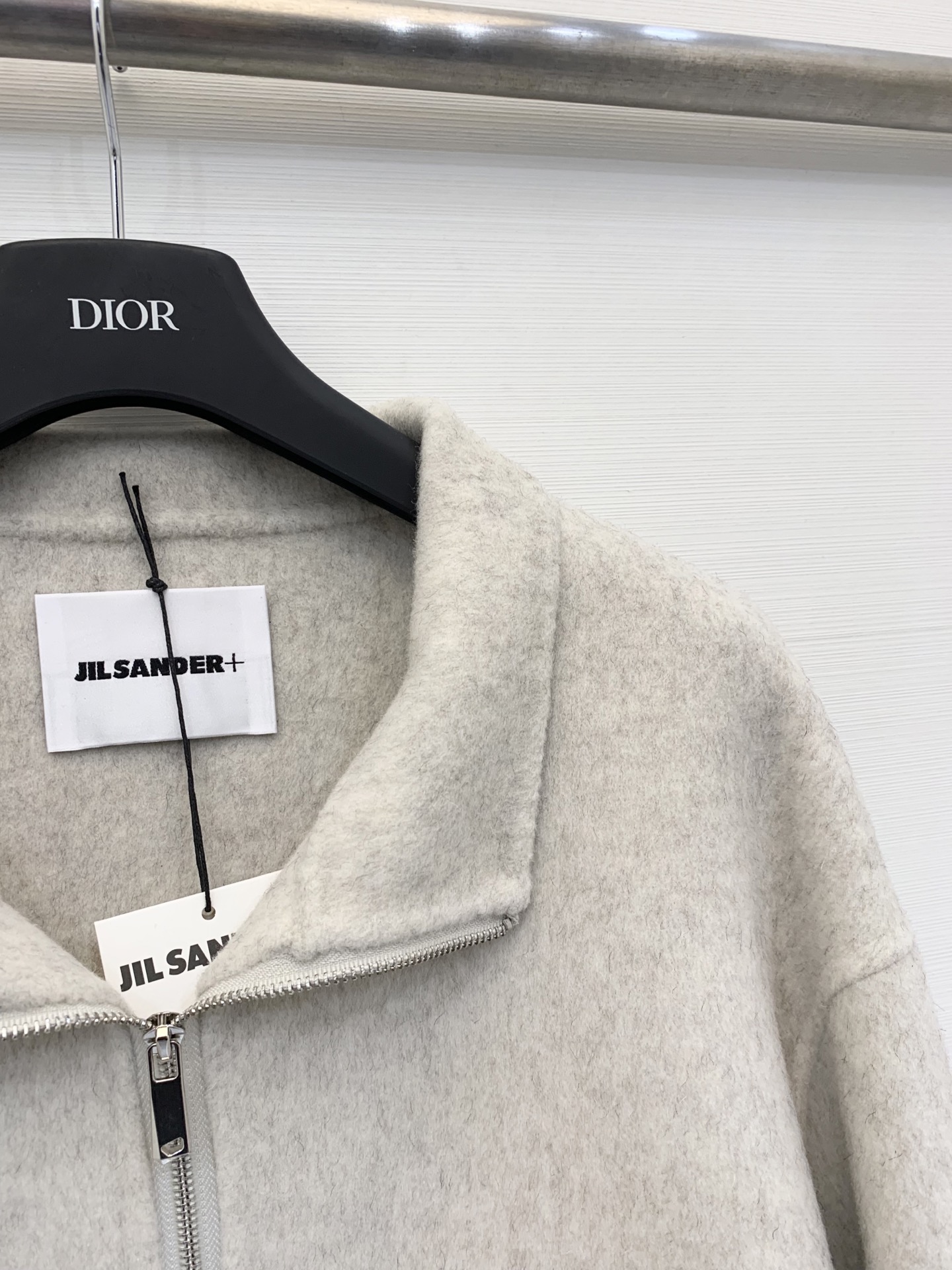 JILSANDER 25秋冬新款 极简双口袋翻领双面羊毛外套 跑量款超高性价比 口袋点缀皮质logo 宽