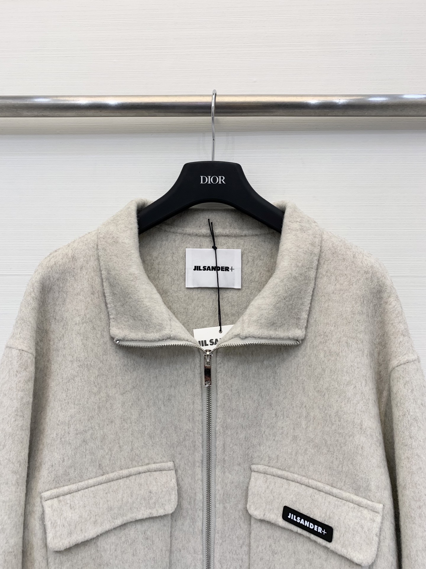 JILSANDER 25秋冬新款 极简双口袋翻领双面羊毛外套 跑量款超高性价比 口袋点缀皮质logo 宽
