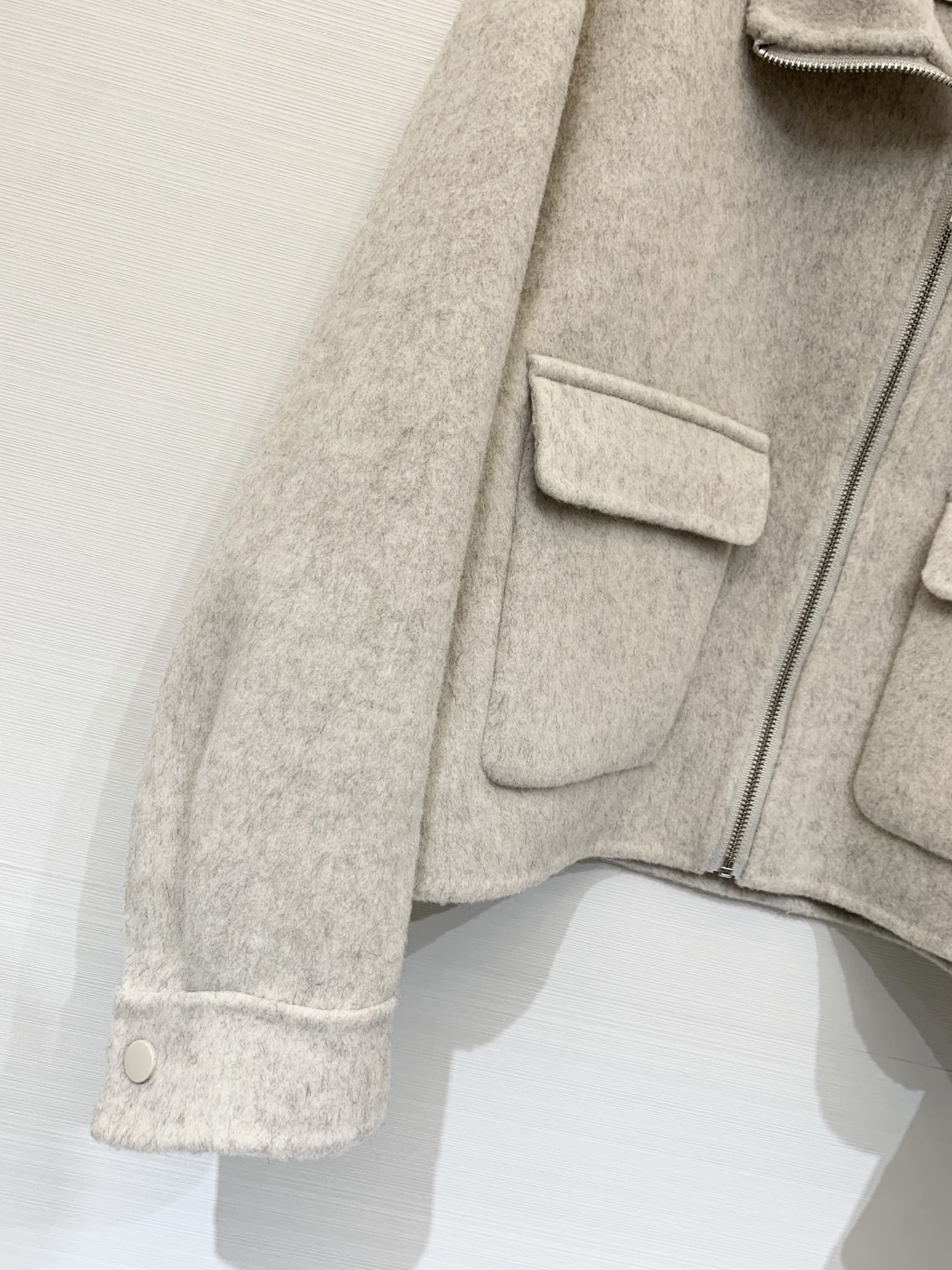 JILSANDER 25秋冬新款 极简双口袋翻领双面羊毛外套 跑量款超高性价比 口袋点缀皮质logo 宽