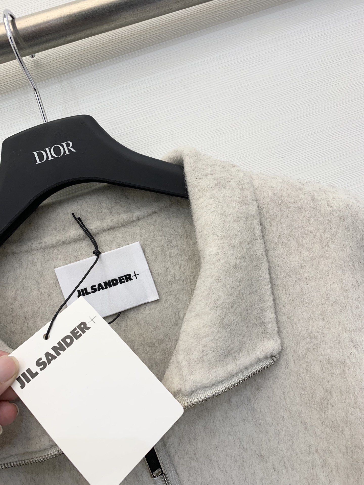 JILSANDER 25秋冬新款 极简双口袋翻领双面羊毛外套 跑量款超高性价比 口袋点缀皮质logo 宽