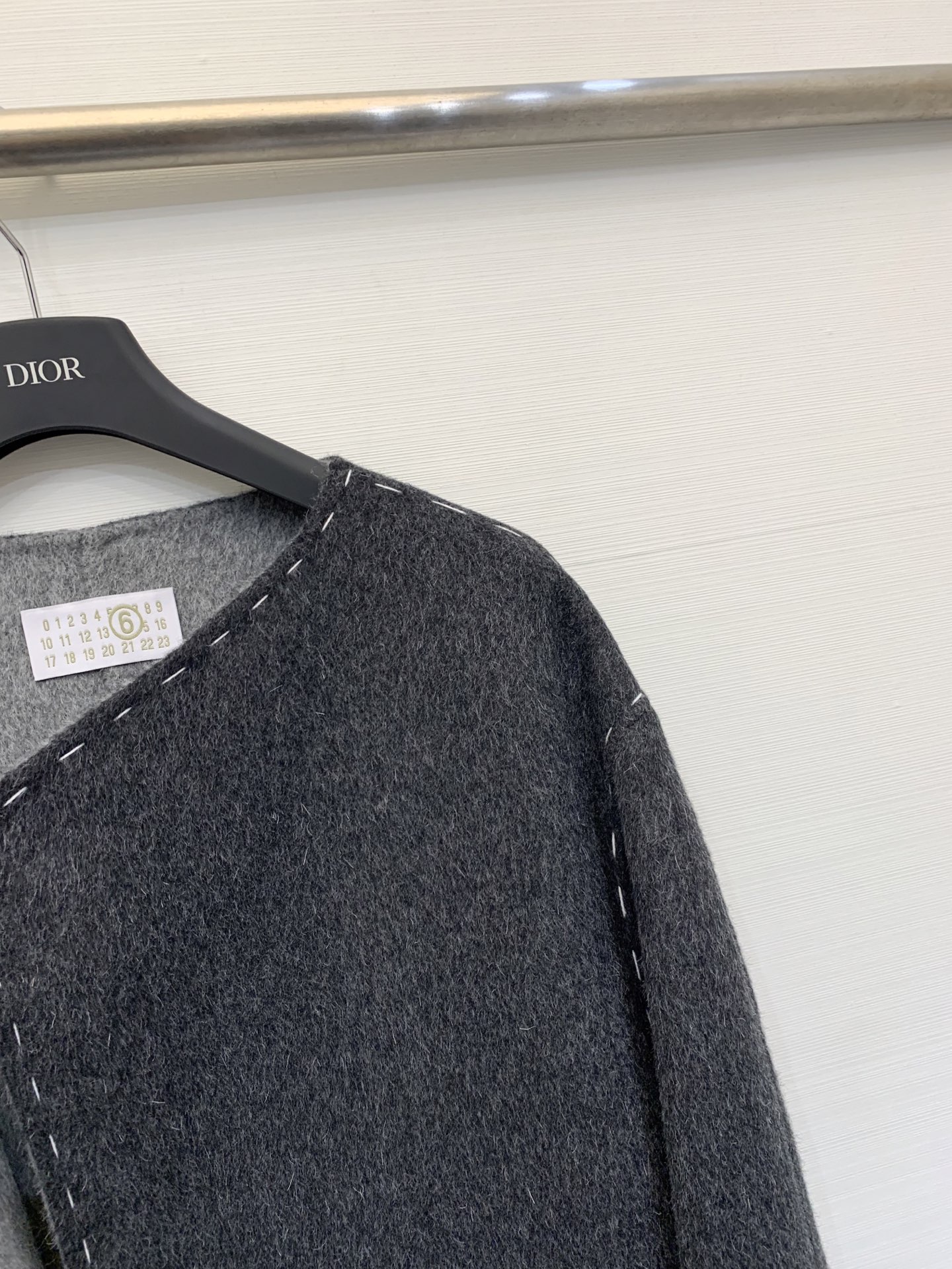 MM6 25秋冬新款 明线撞色开领双面羊毛外套 采用10羊驼90羊毛面料 柔软舒适 AB面撞色效果 上身