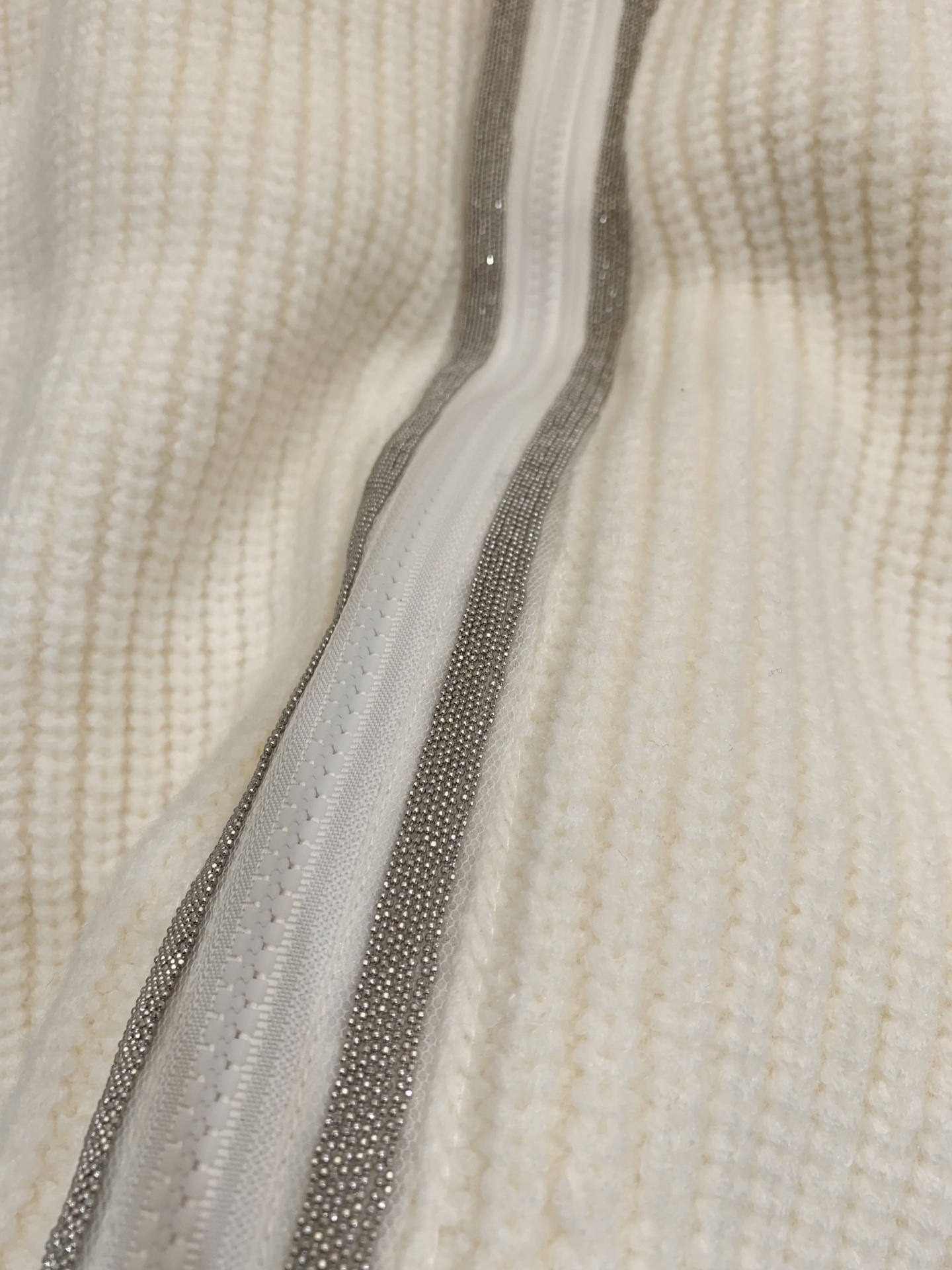 BC 25秋冬新款 针织拼接羽绒马甲 经典镶珠工艺 双面可穿 前面采用英式罗纹针织工艺 背部的轻薄尼龙布