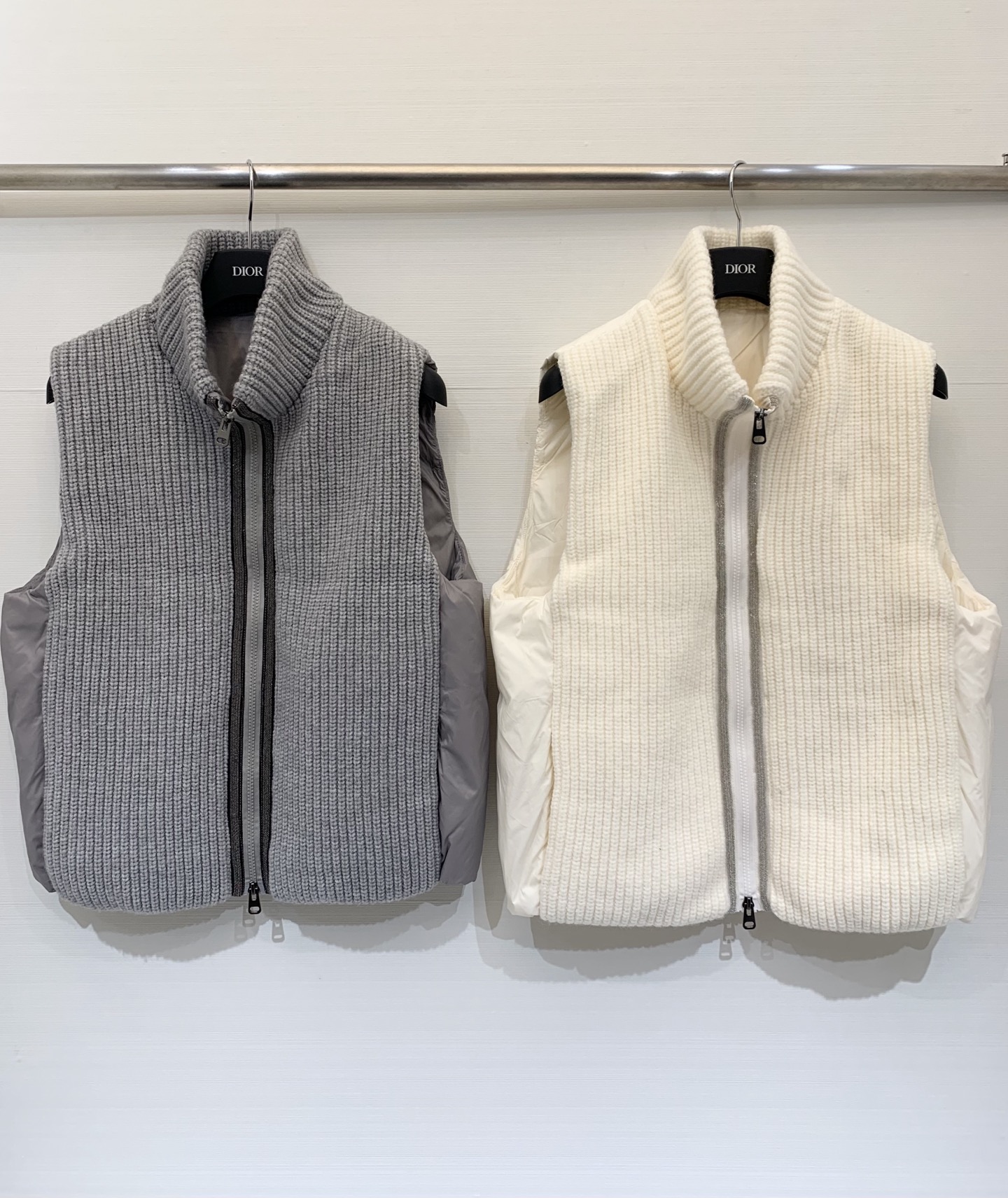 BC 25秋冬新款 针织拼接羽绒马甲 经典镶珠工艺 双面可穿 前面采用英式罗纹针织工艺 背部的轻薄尼龙布