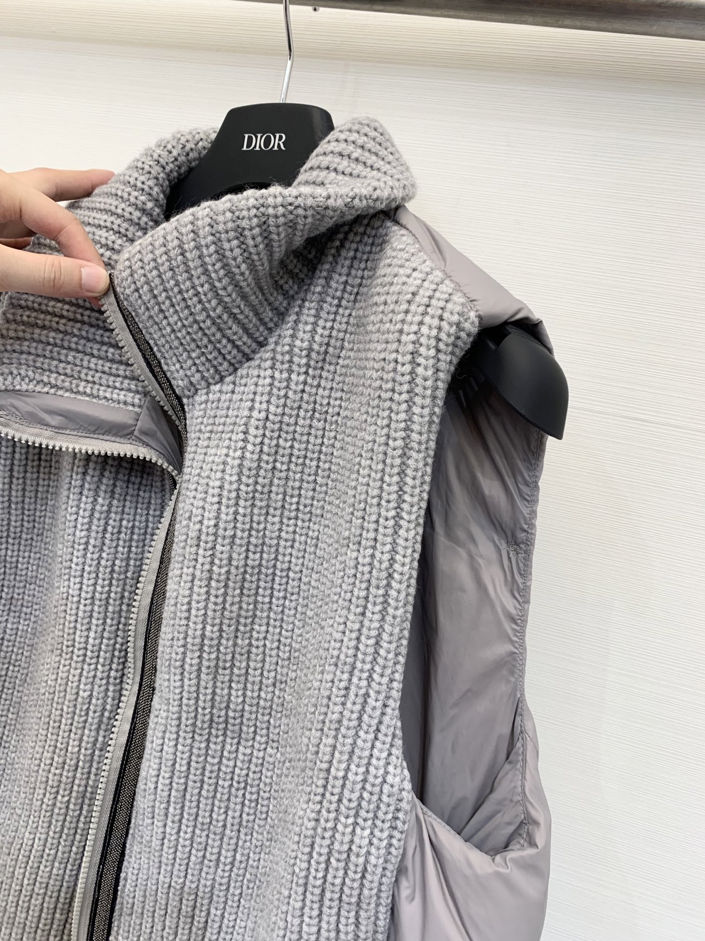 BC 25秋冬新款 针织拼接羽绒马甲 经典镶珠工艺 双面可穿 前面采用英式罗纹针织工艺 背部的轻薄尼龙布