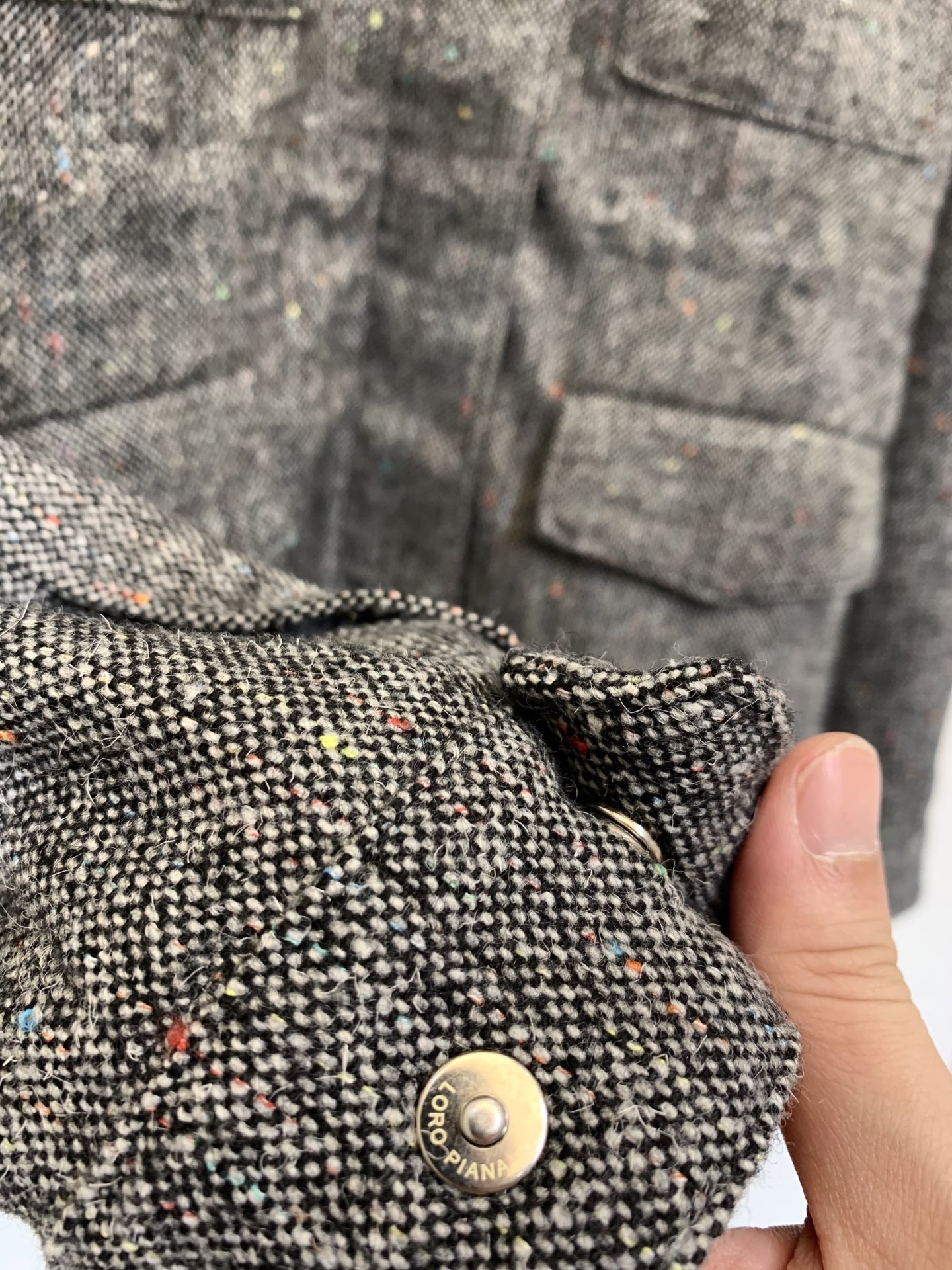 lP🆕 松弛老钱风穿搭 秋冬最新款 高级灰抽绳收腰连帽外套🩶时髦不撞款 定制重磅羊毛面料 品相上乘 拥有