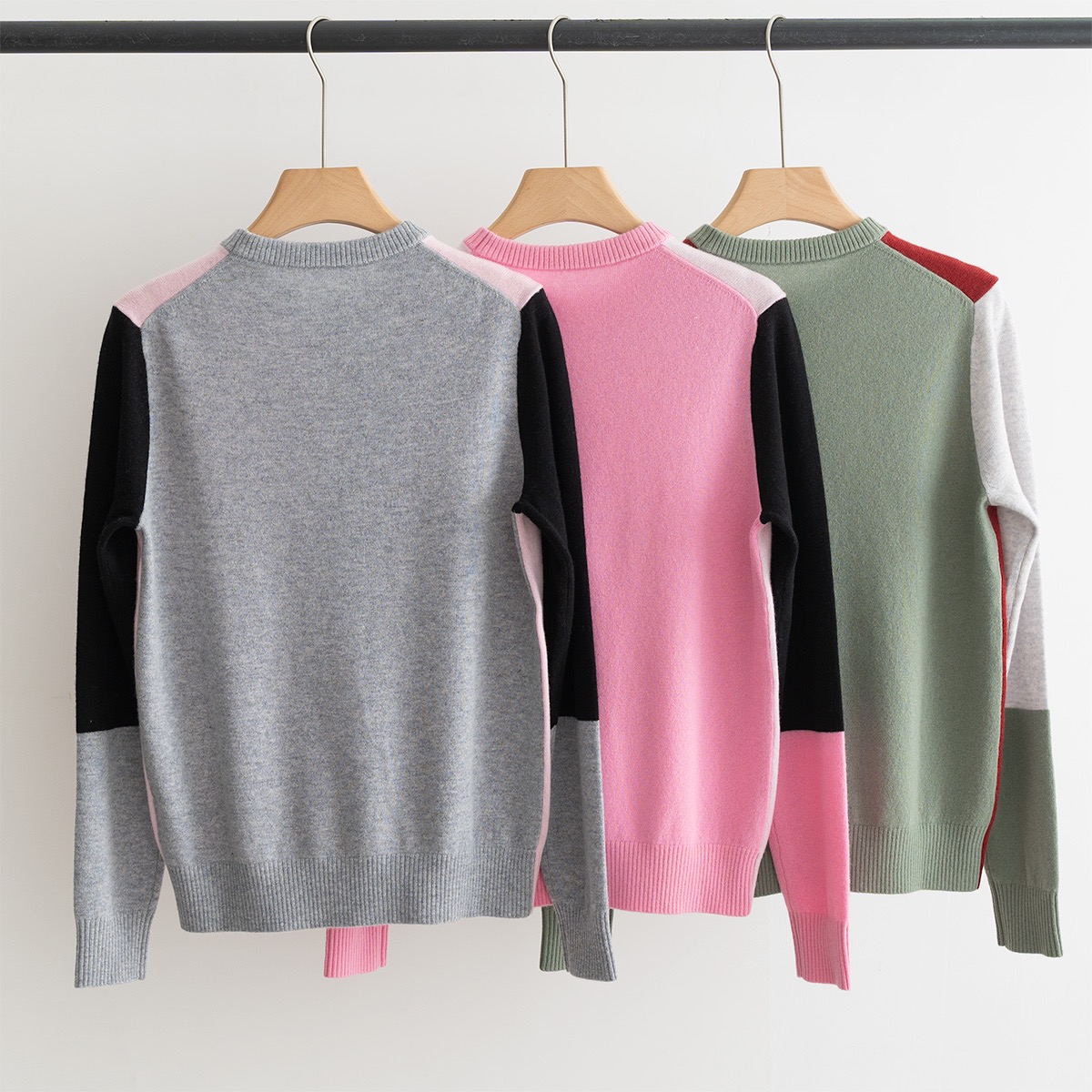 Barrie 25秋冬新款 圆领拼色款圆领针织长袖 双层圆筒领 拼色设计新颖别致 羊绒羊毛混纺纱线 三色