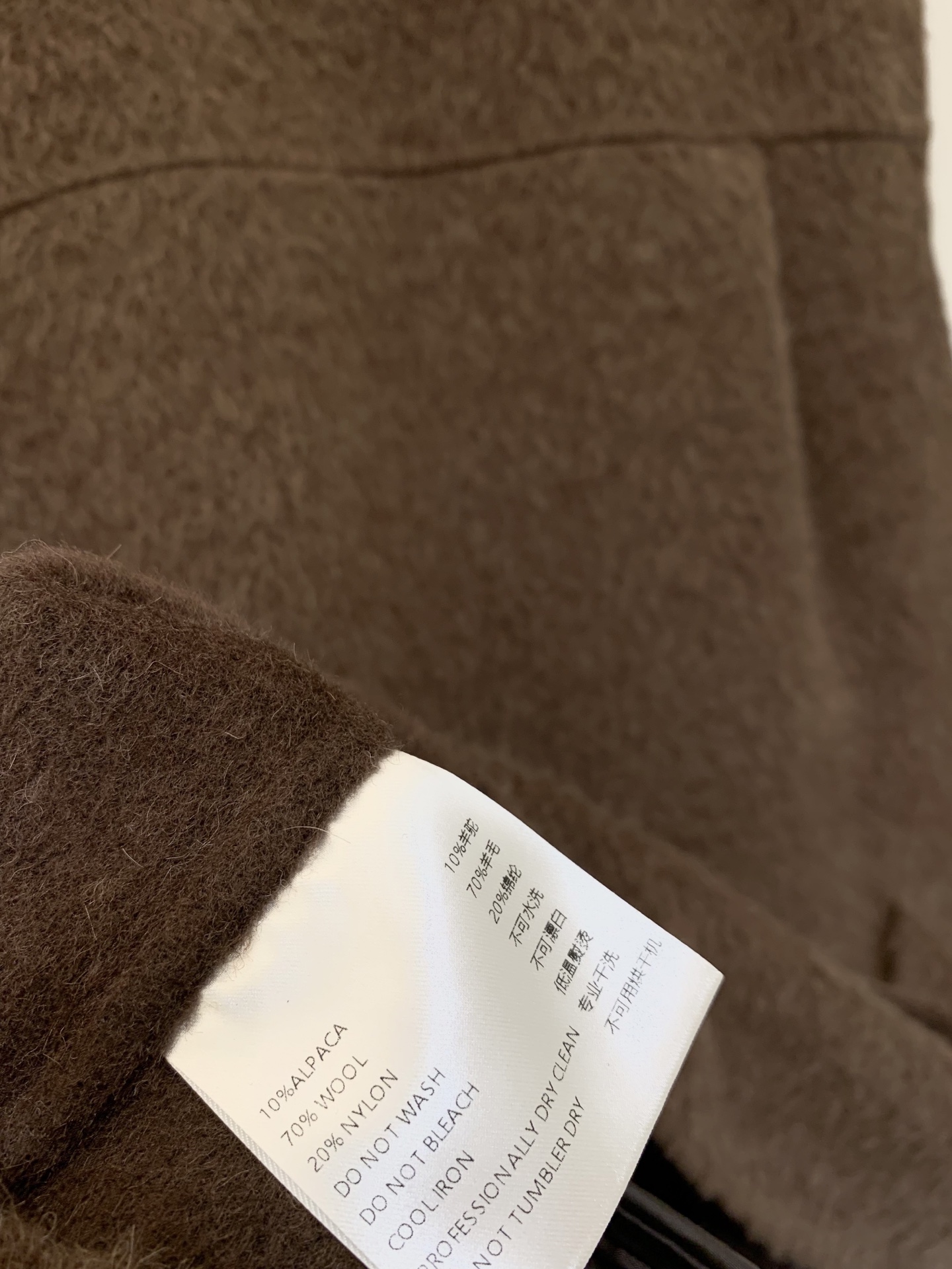 Chloe 25秋冬新款 翻领双面羊驼毛马甲开衫外套 羊驼羊毛混纺面料 撞色双口袋设计 宽松版型显瘦减龄