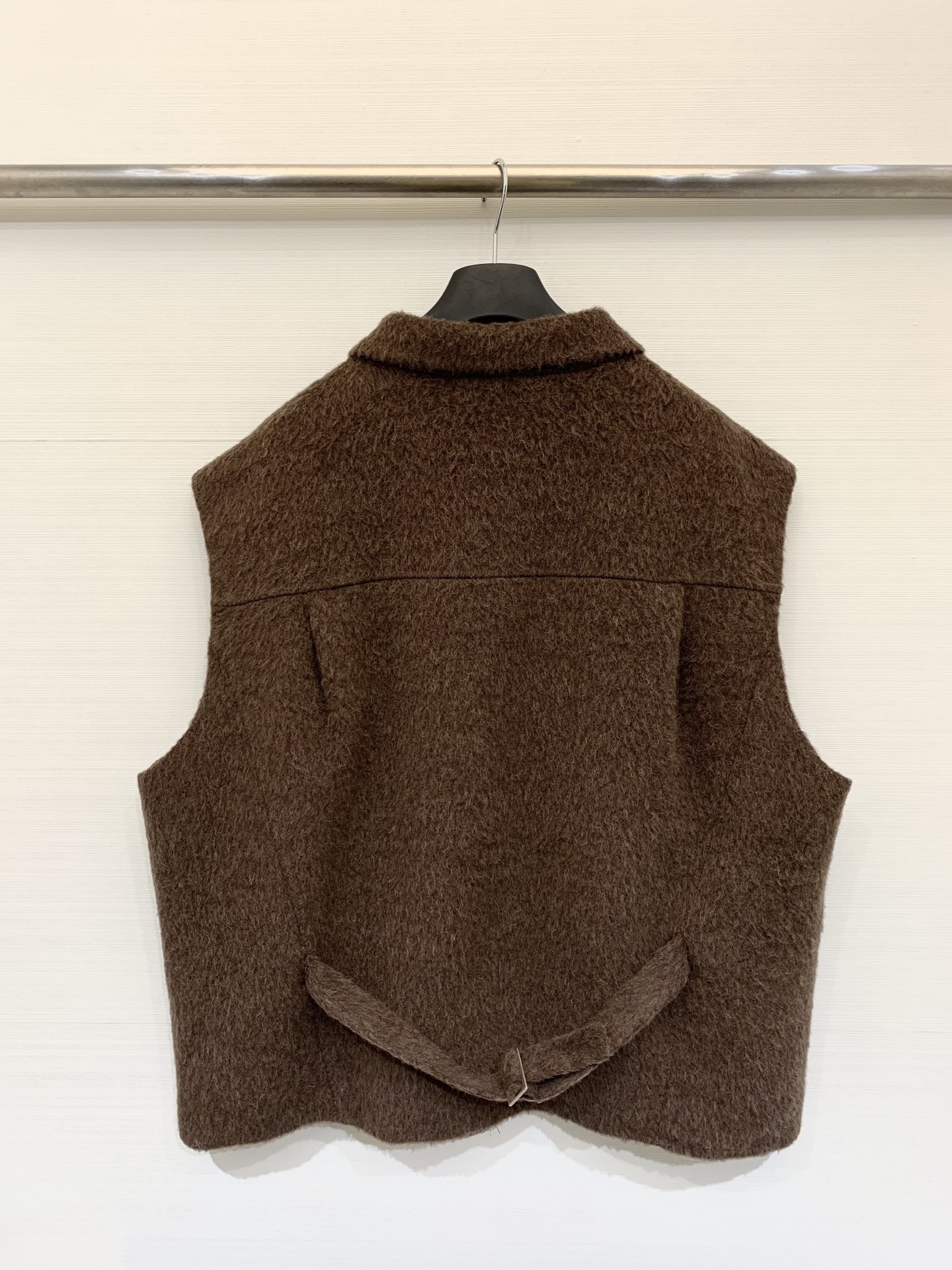 Chloe 25秋冬新款 翻领双面羊驼毛马甲开衫外套 羊驼羊毛混纺面料 撞色双口袋设计 宽松版型显瘦减龄