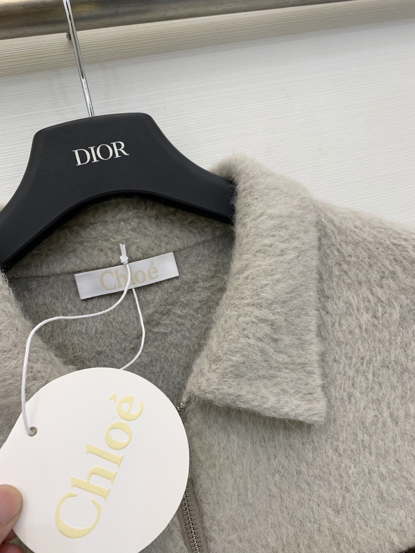 Chloe 25秋冬新款 翻领双面羊驼毛马甲开衫外套 羊驼羊毛混纺面料 撞色双口袋设计 宽松版型显瘦减龄